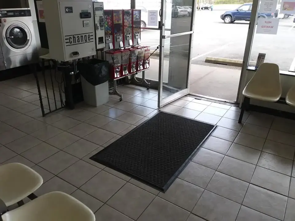 Weldon's Berlin Laundromat thumbnail 6