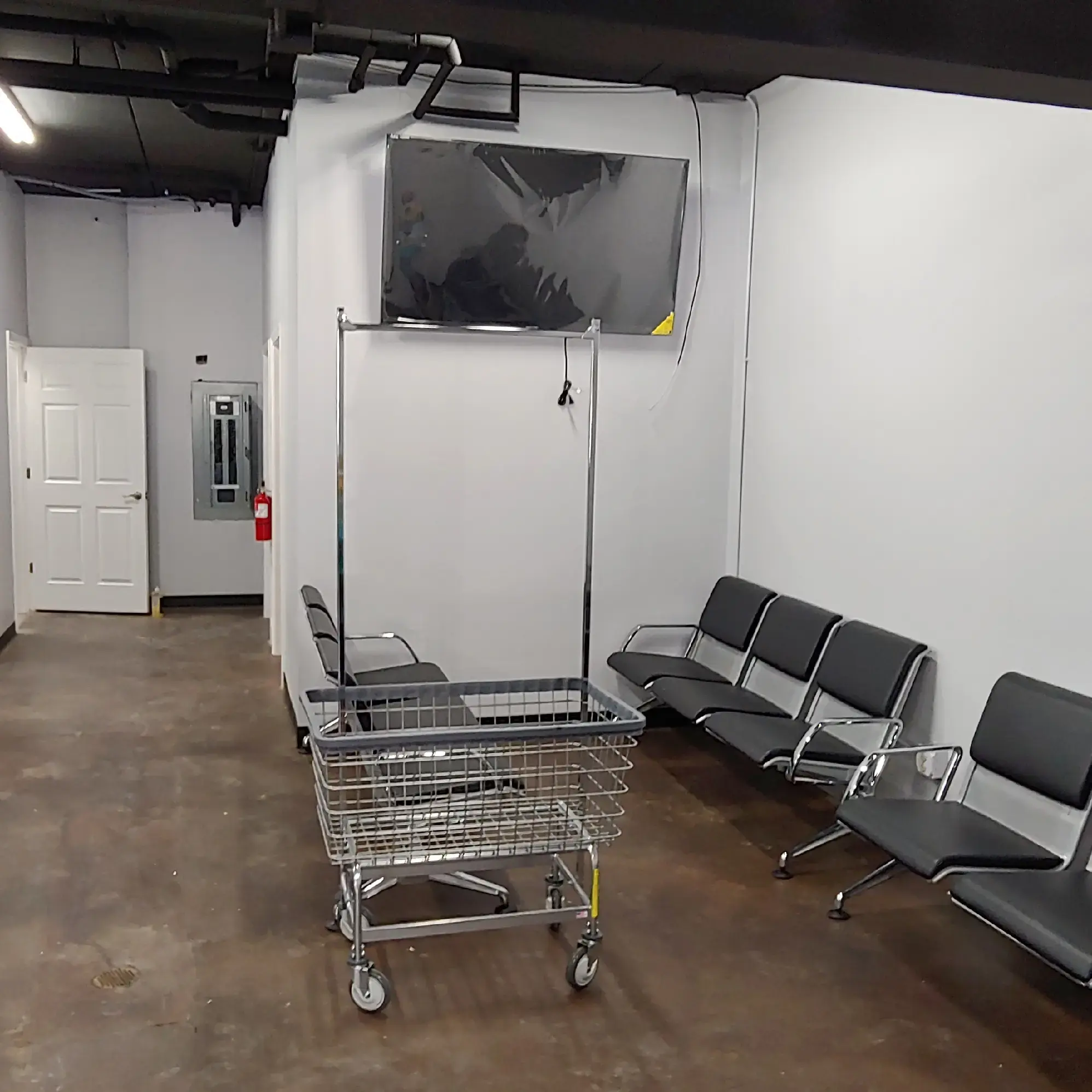 Well Wishing Coin Laundry & Wash and Fold thumbnail 9