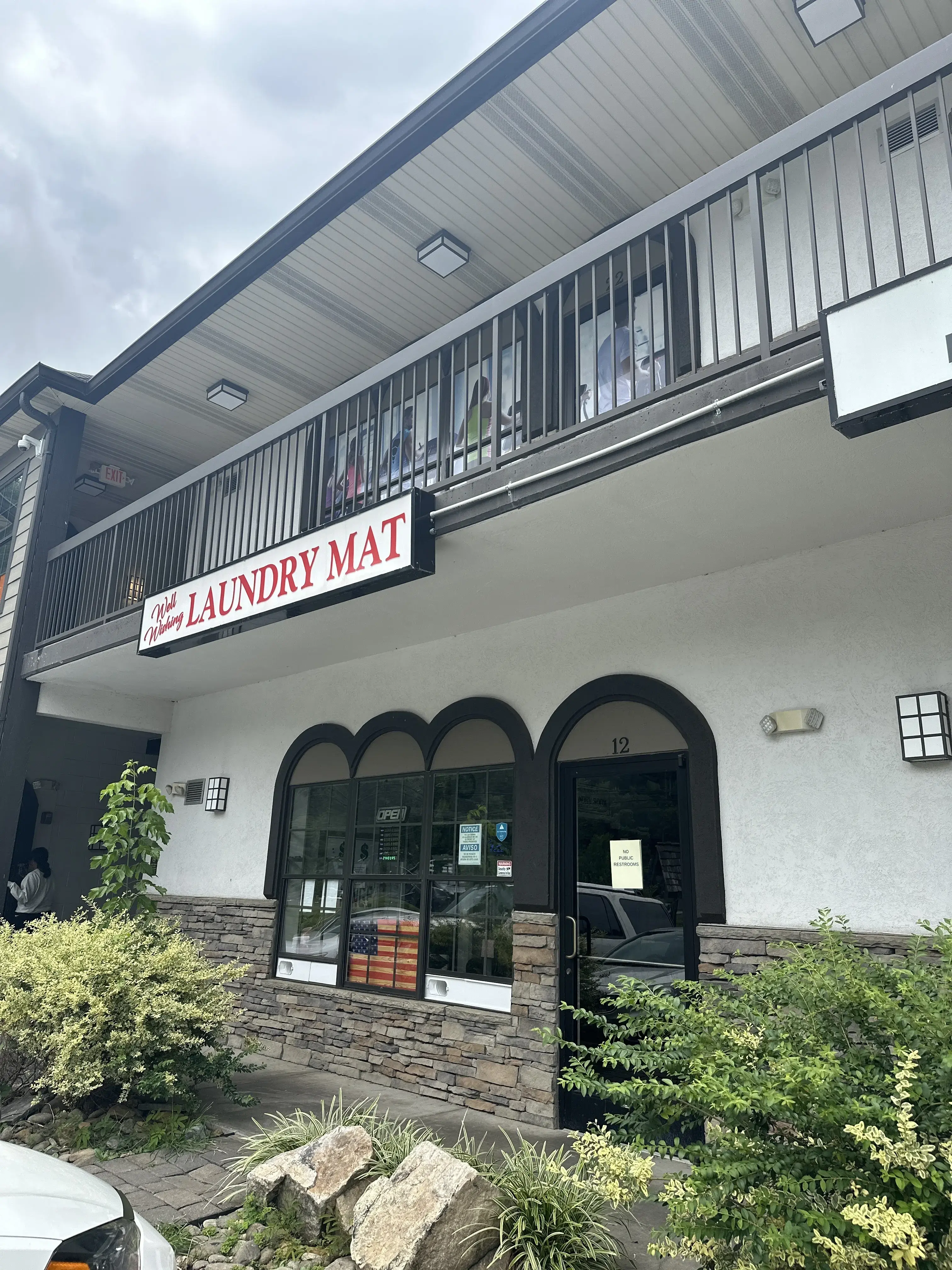 Well Wishing Coin Laundry & Wash and Fold thumbnail 4