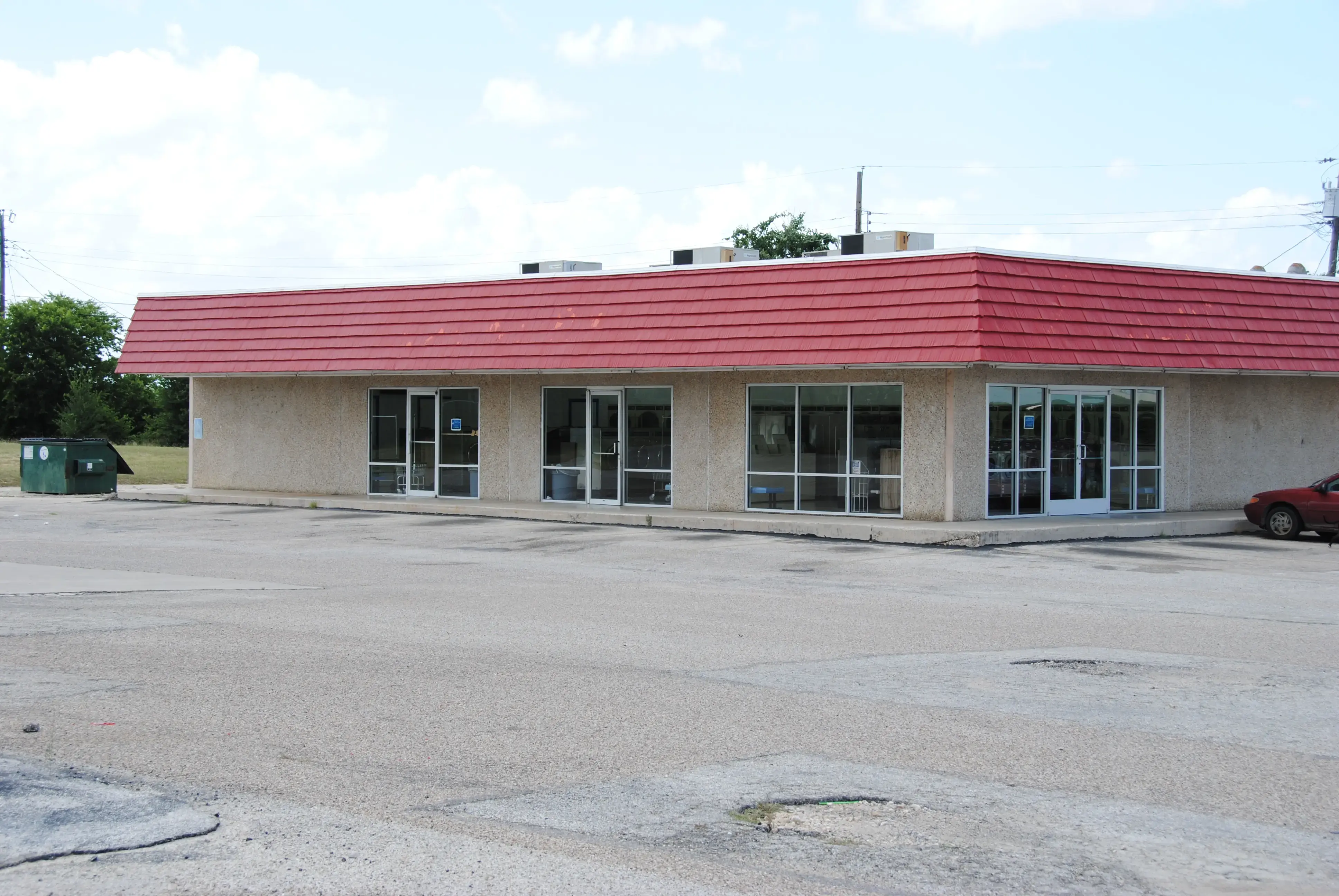 Wells Laundry 38th Street - Image 15