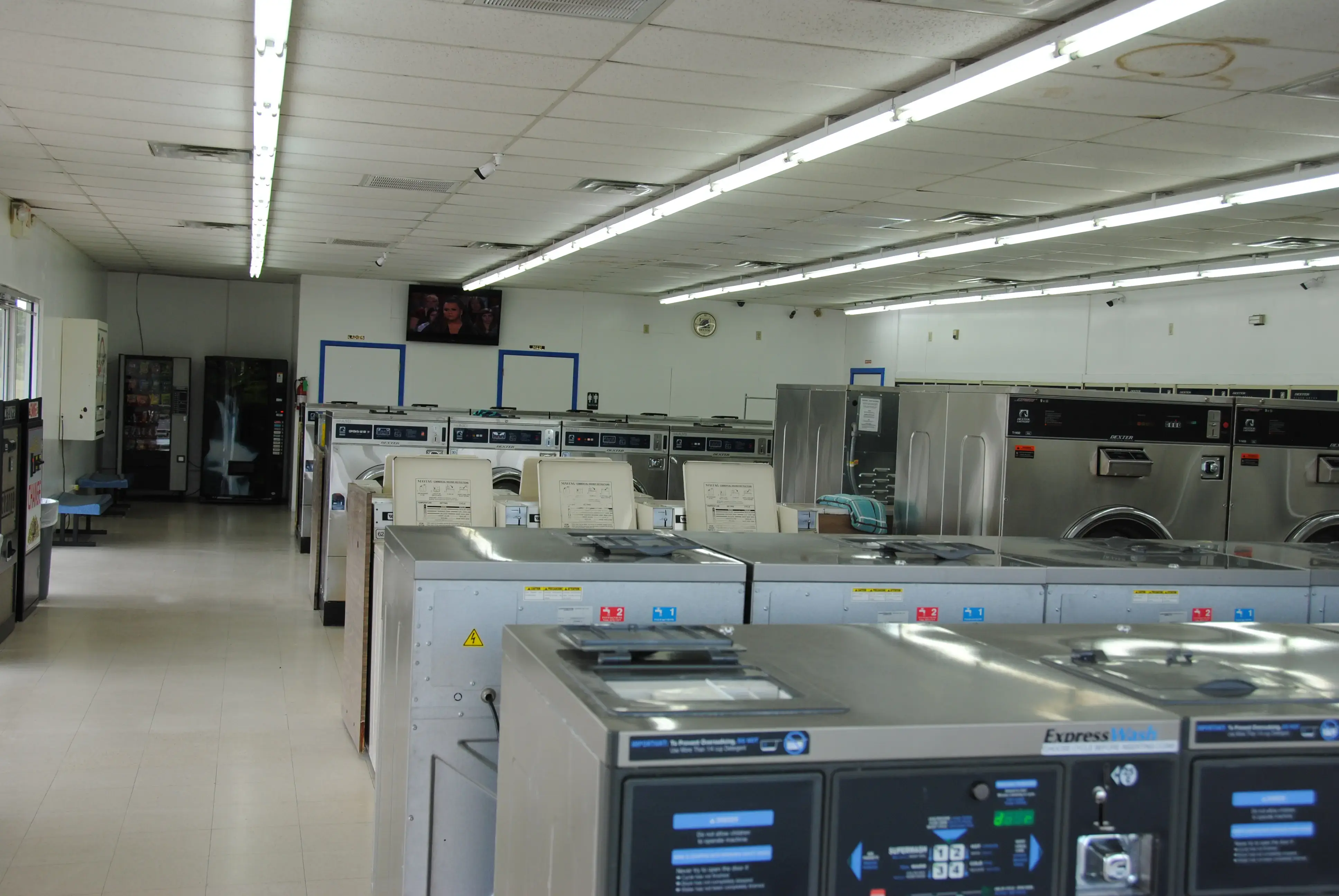 Wells Laundry 38th Street - Image 4