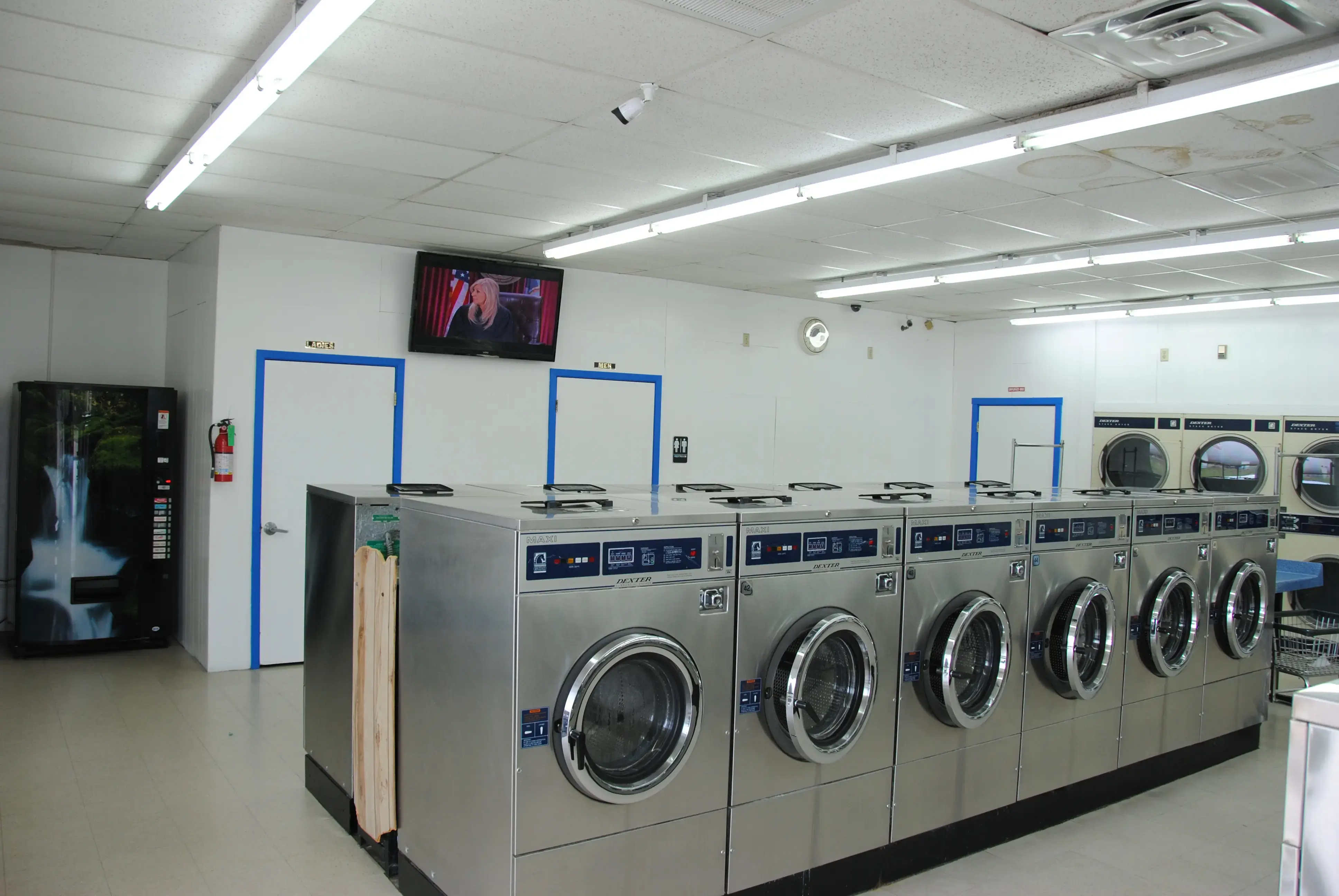 Wells Laundry 38th Street - Image 2