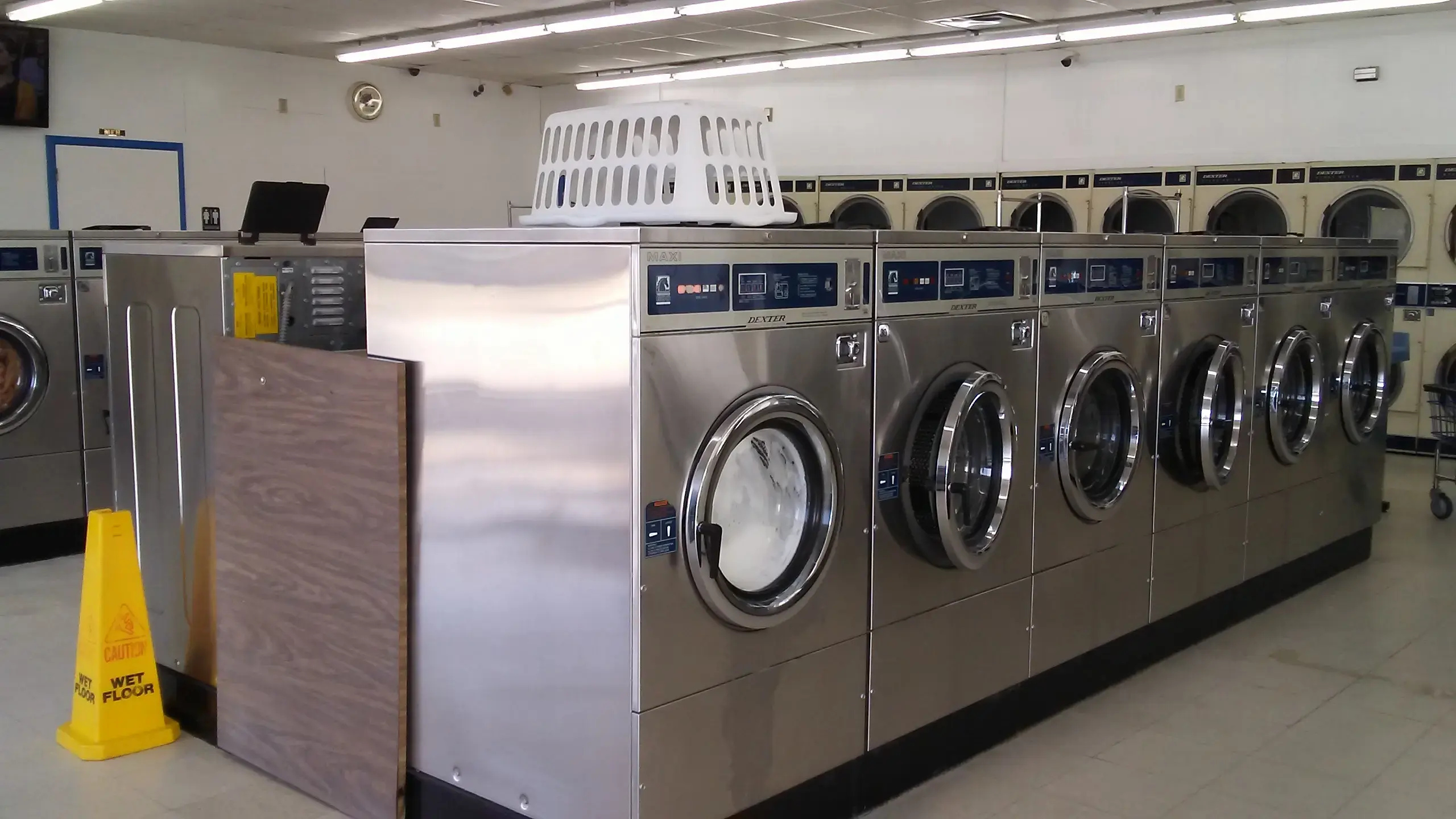 Wells Laundry 38th Street thumbnail 17