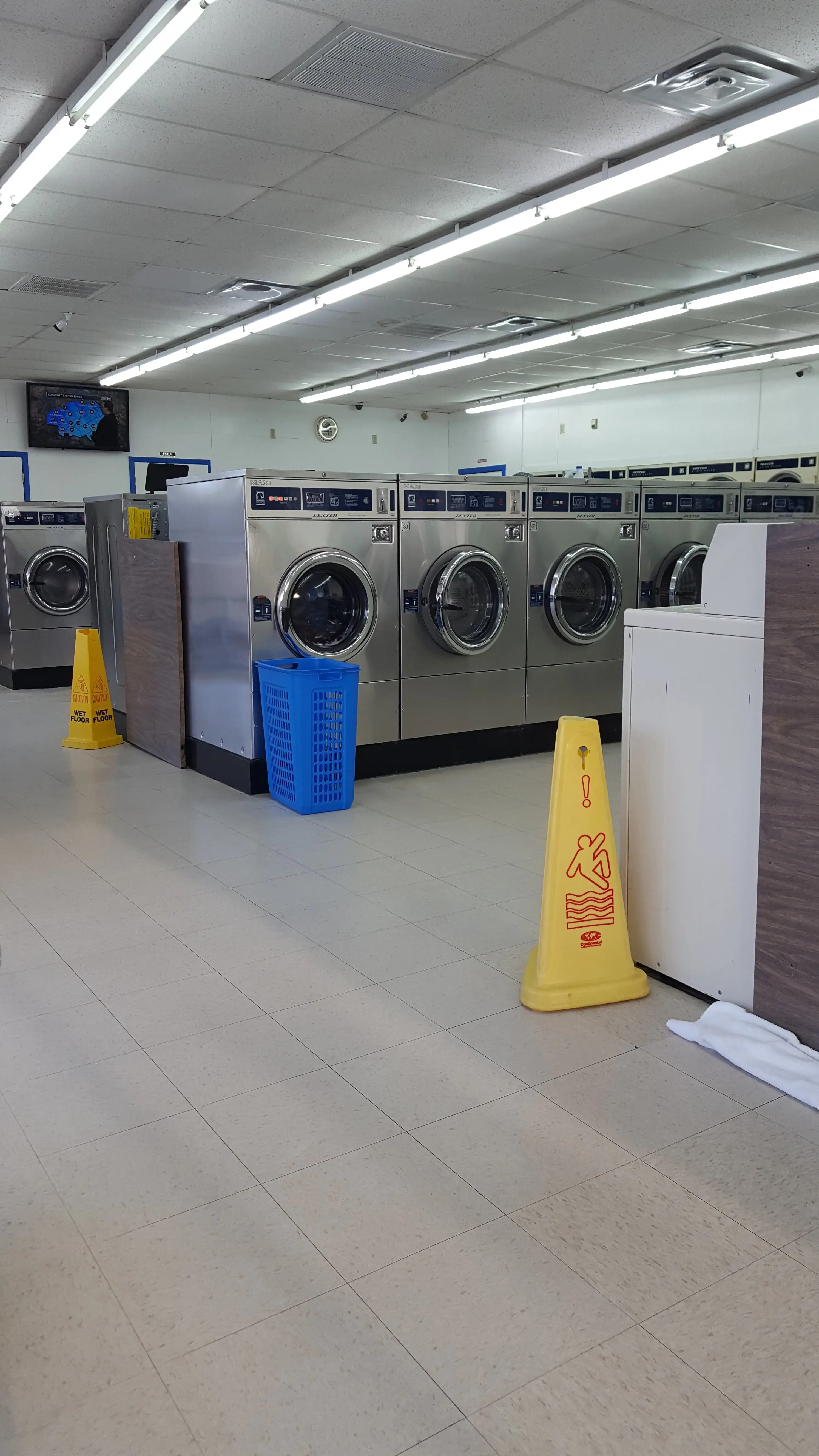 Wells Laundry 38th Street thumbnail 13