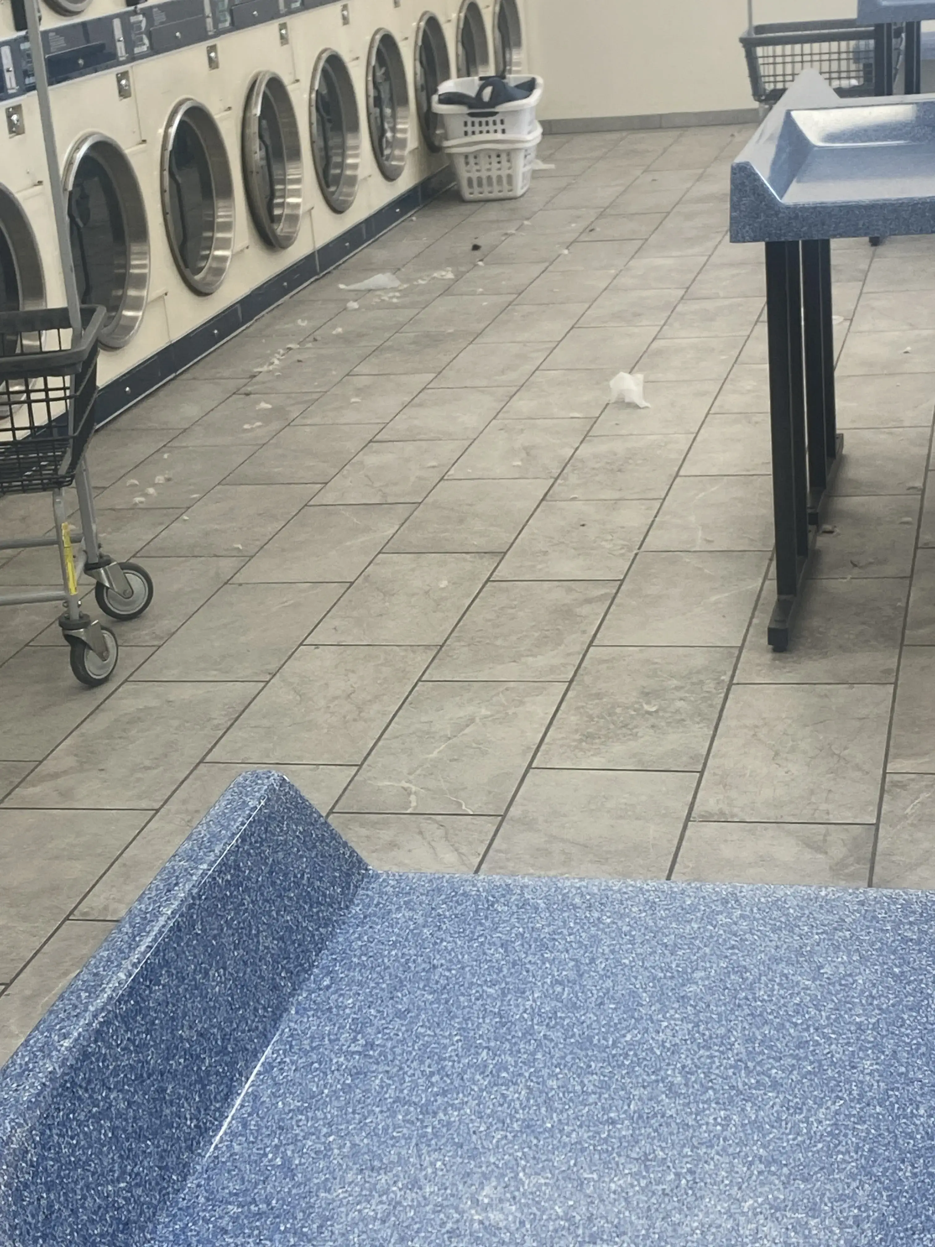 Wells Laundry 38th Street - Image 9