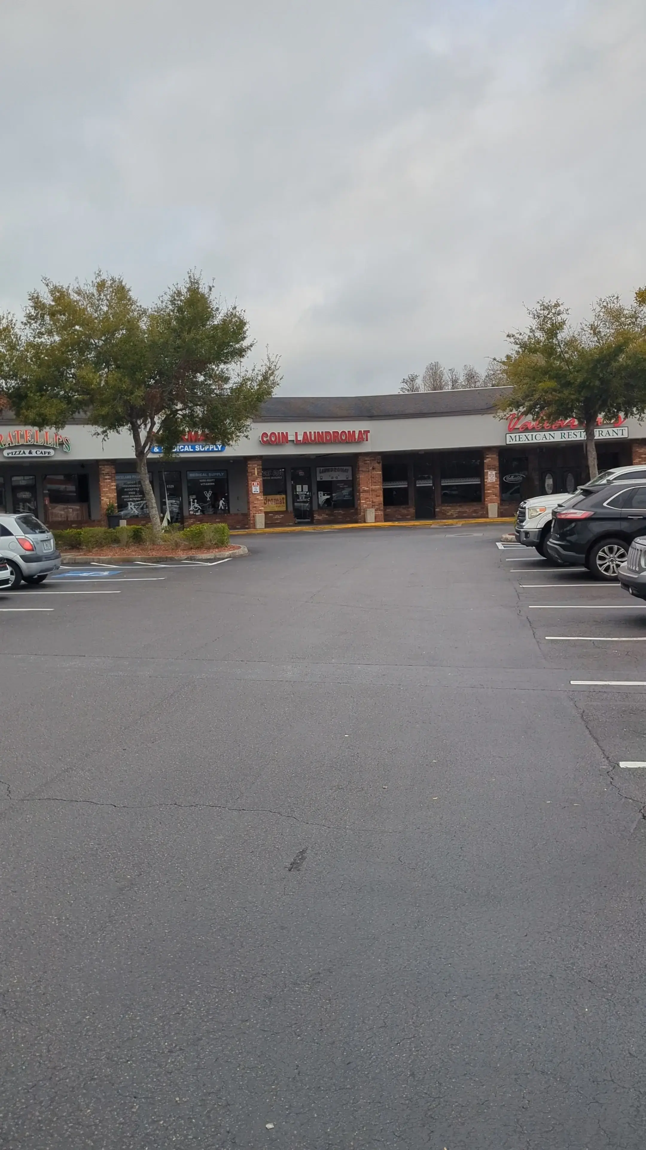 WESLEY CHAPEL COIN LAUNDROMAT thumbnail 4