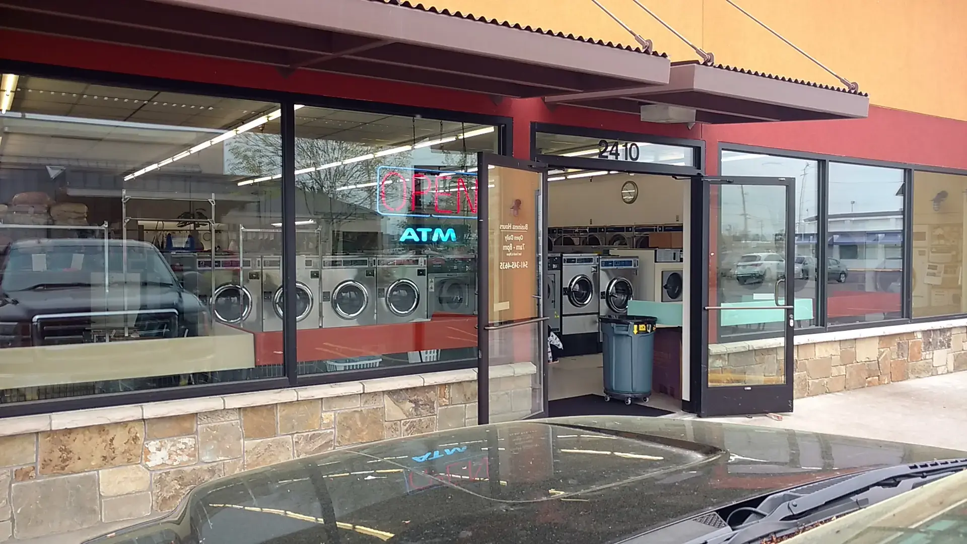 West 11th Laundromat - Image 6
