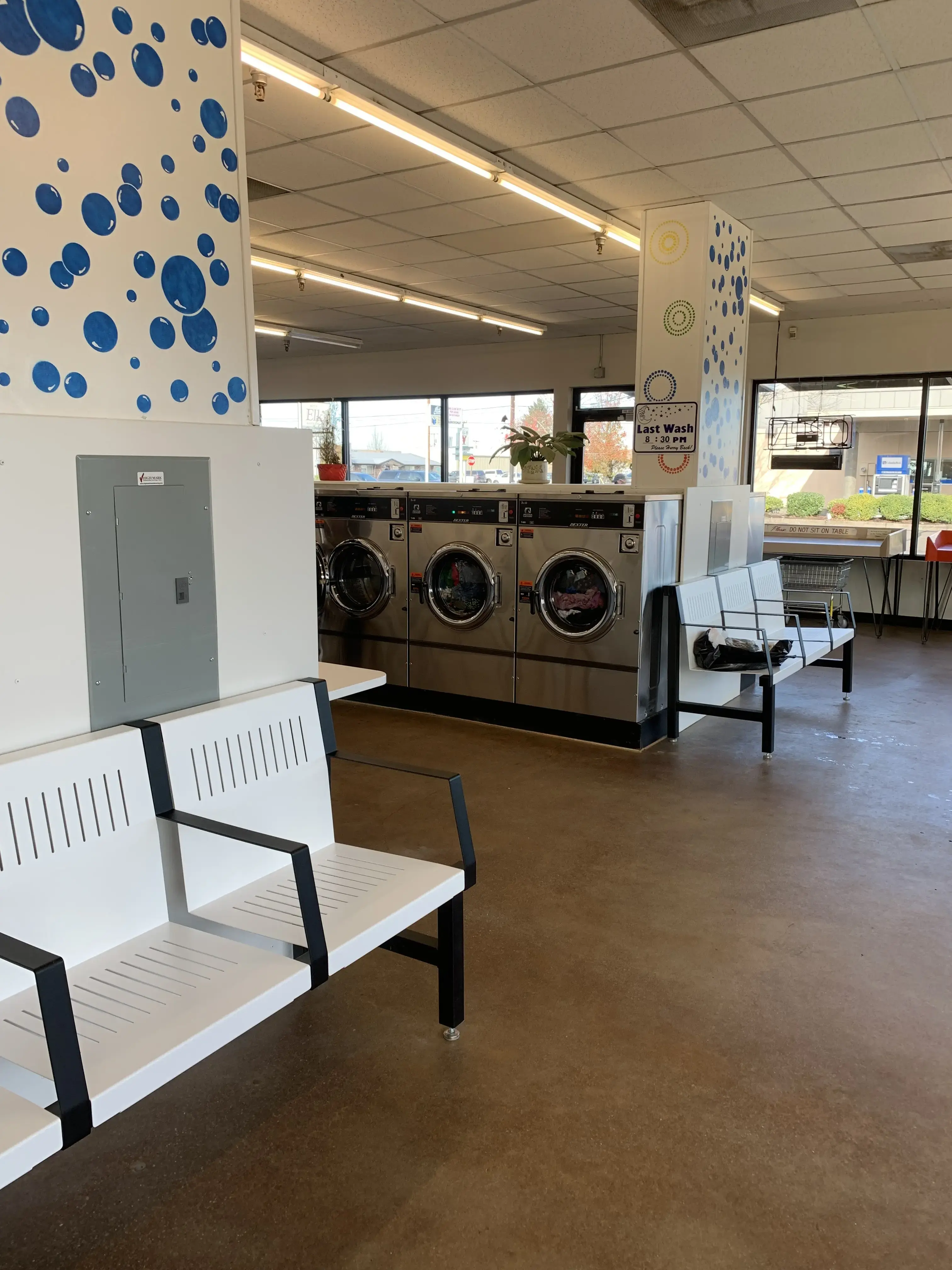 West 11th Laundromat - Image 8
