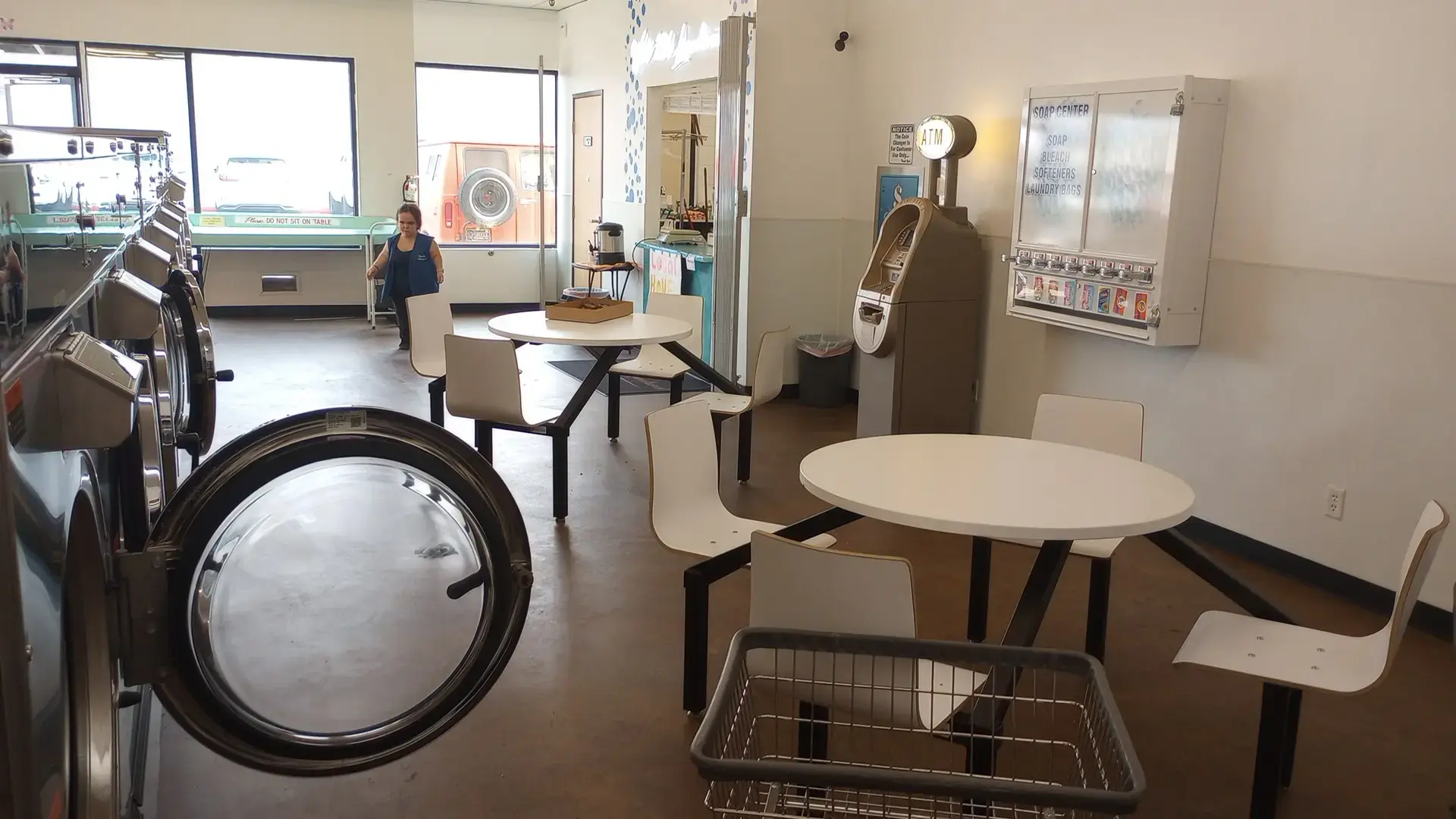West 11th Laundromat - Image 11