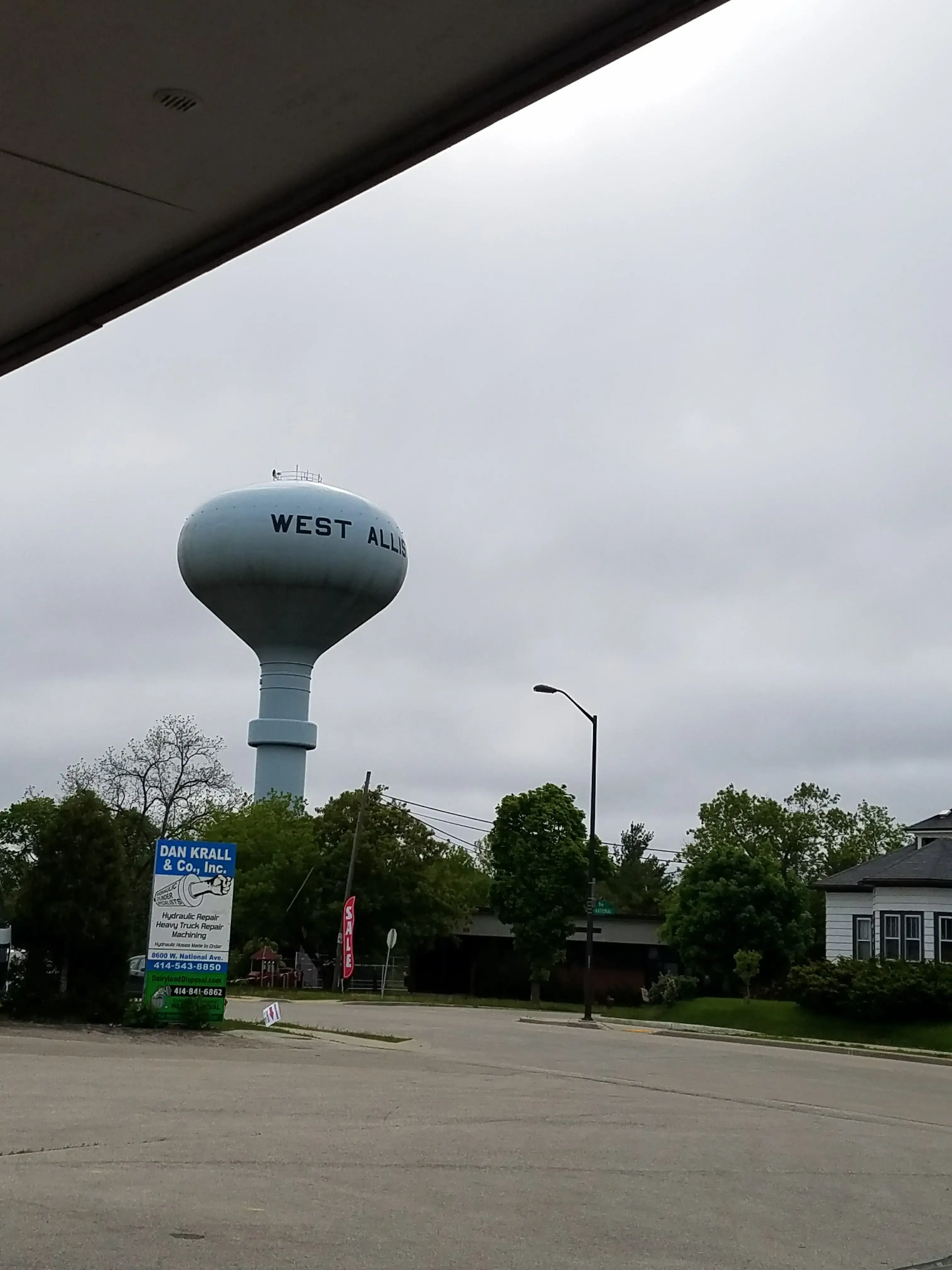 West Allis Laundromat thumbnail 8