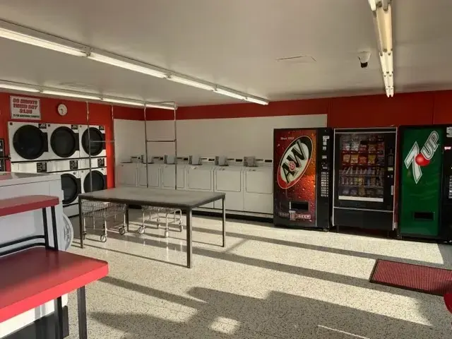 West Allis Laundromat thumbnail 10