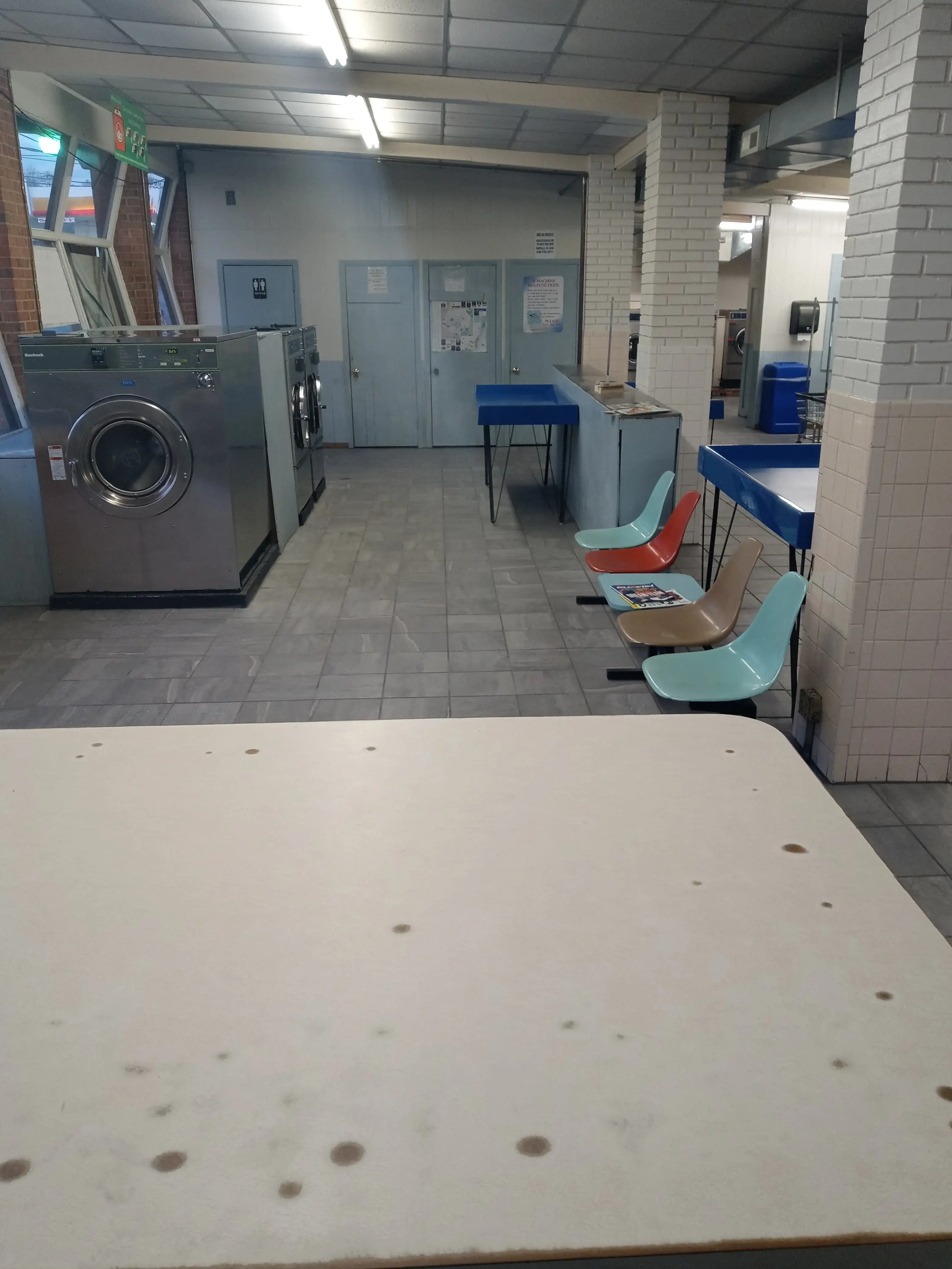 West Beverly Street Laundry Land Laundromat - Image 9