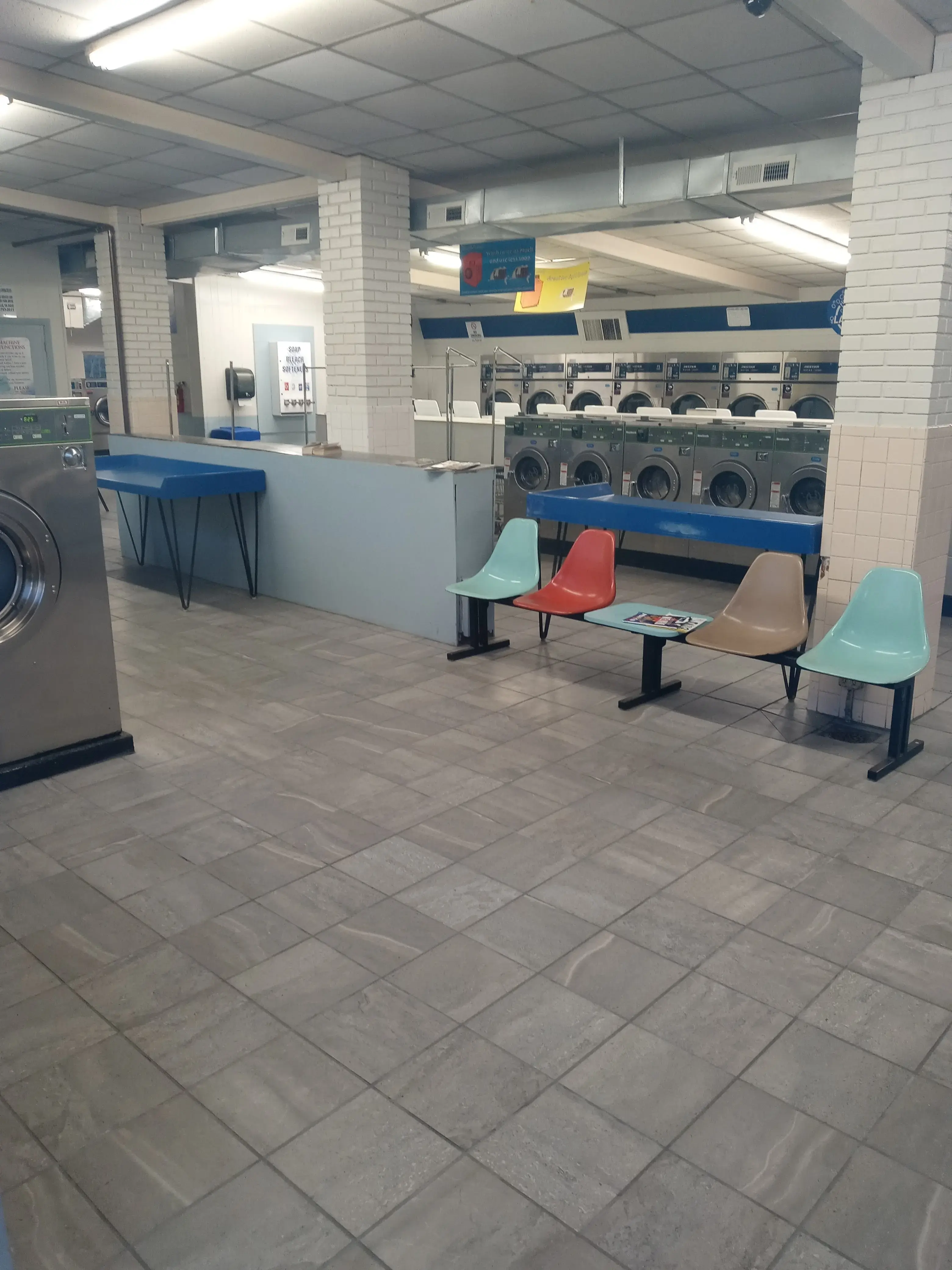 West Beverly Street Laundry Land Laundromat thumbnail 8