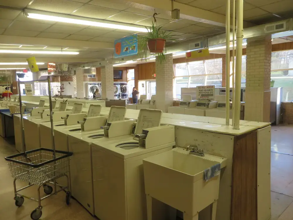 West Beverly Street Laundry Land Laundromat - Image 3