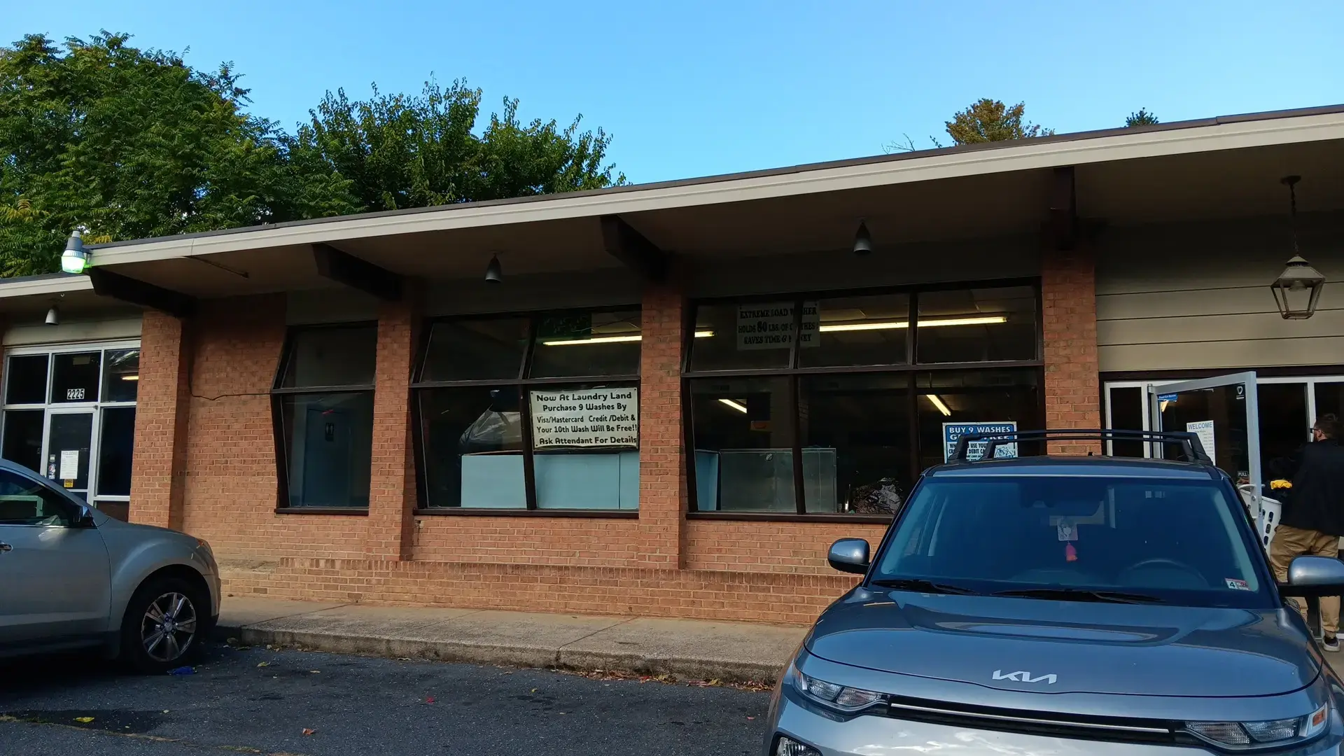 West Beverly Street Laundry Land Laundromat thumbnail 6