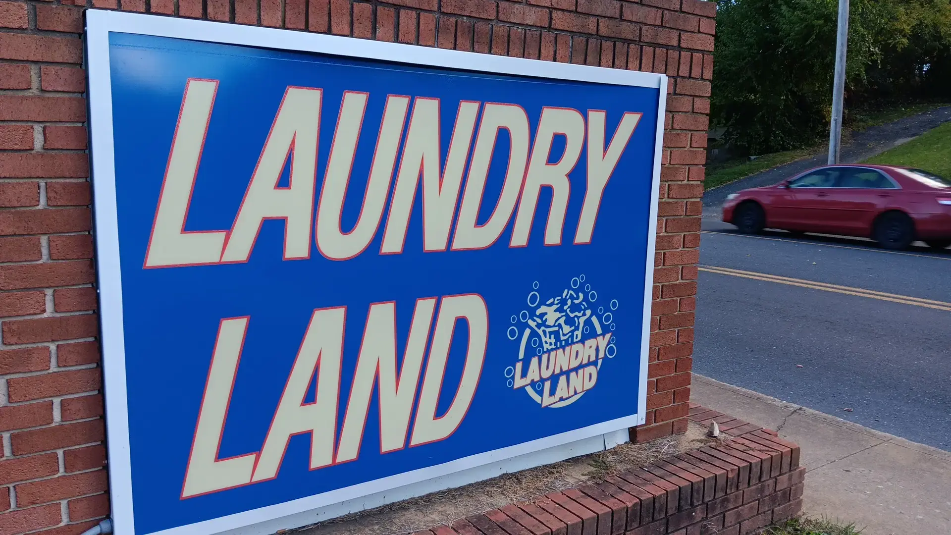 West Beverly Street Laundry Land Laundromat thumbnail 18
