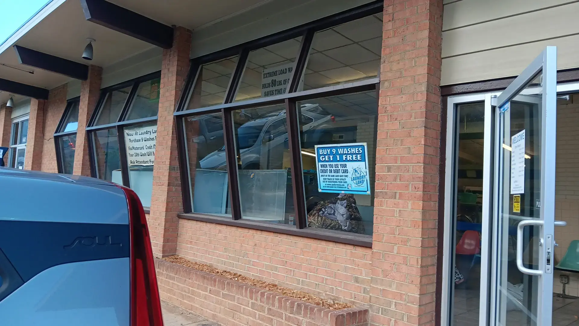 West Beverly Street Laundry Land Laundromat thumbnail 7