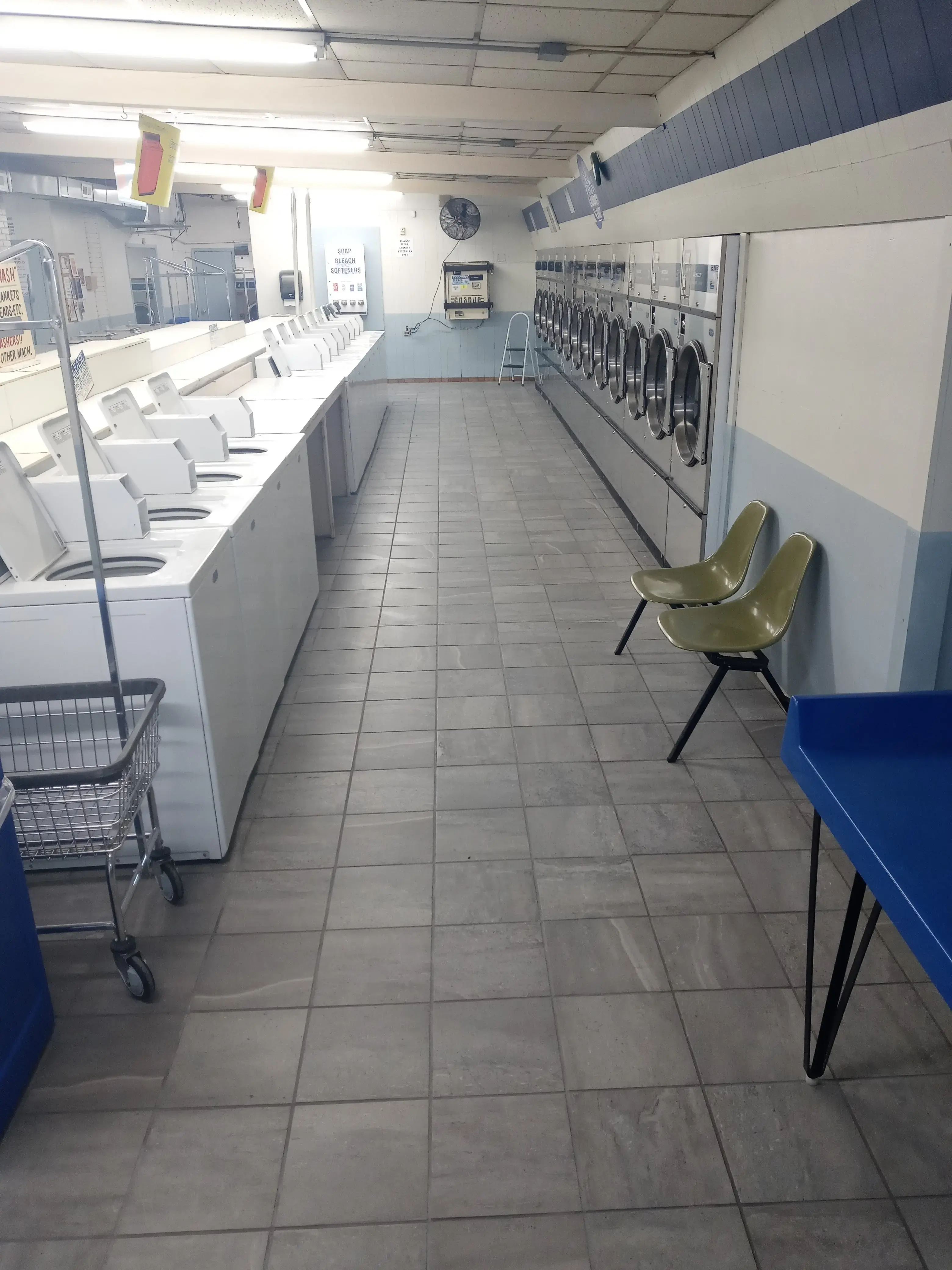 West Beverly Street Laundry Land Laundromat - Image 4