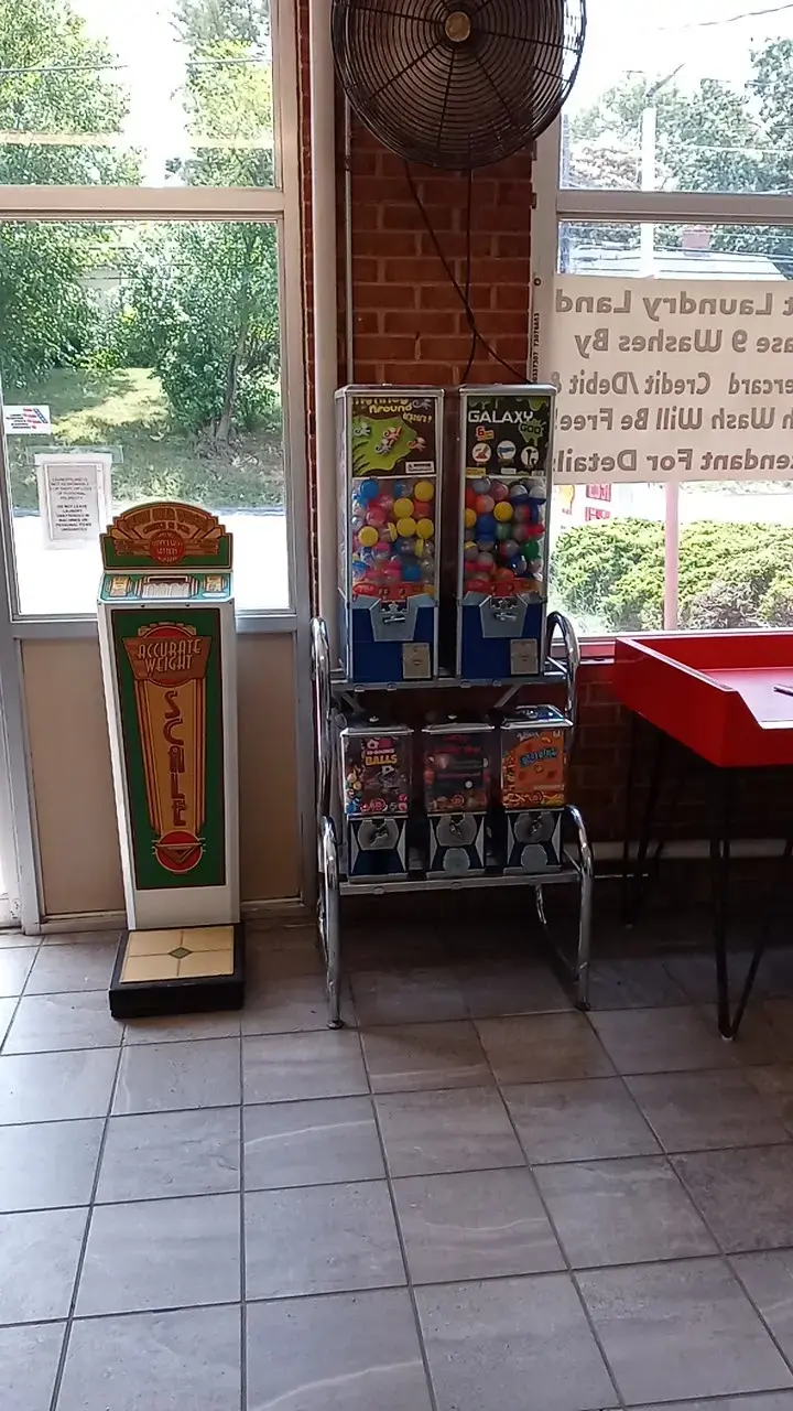 West Beverly Street Laundry Land Laundromat - Image 10