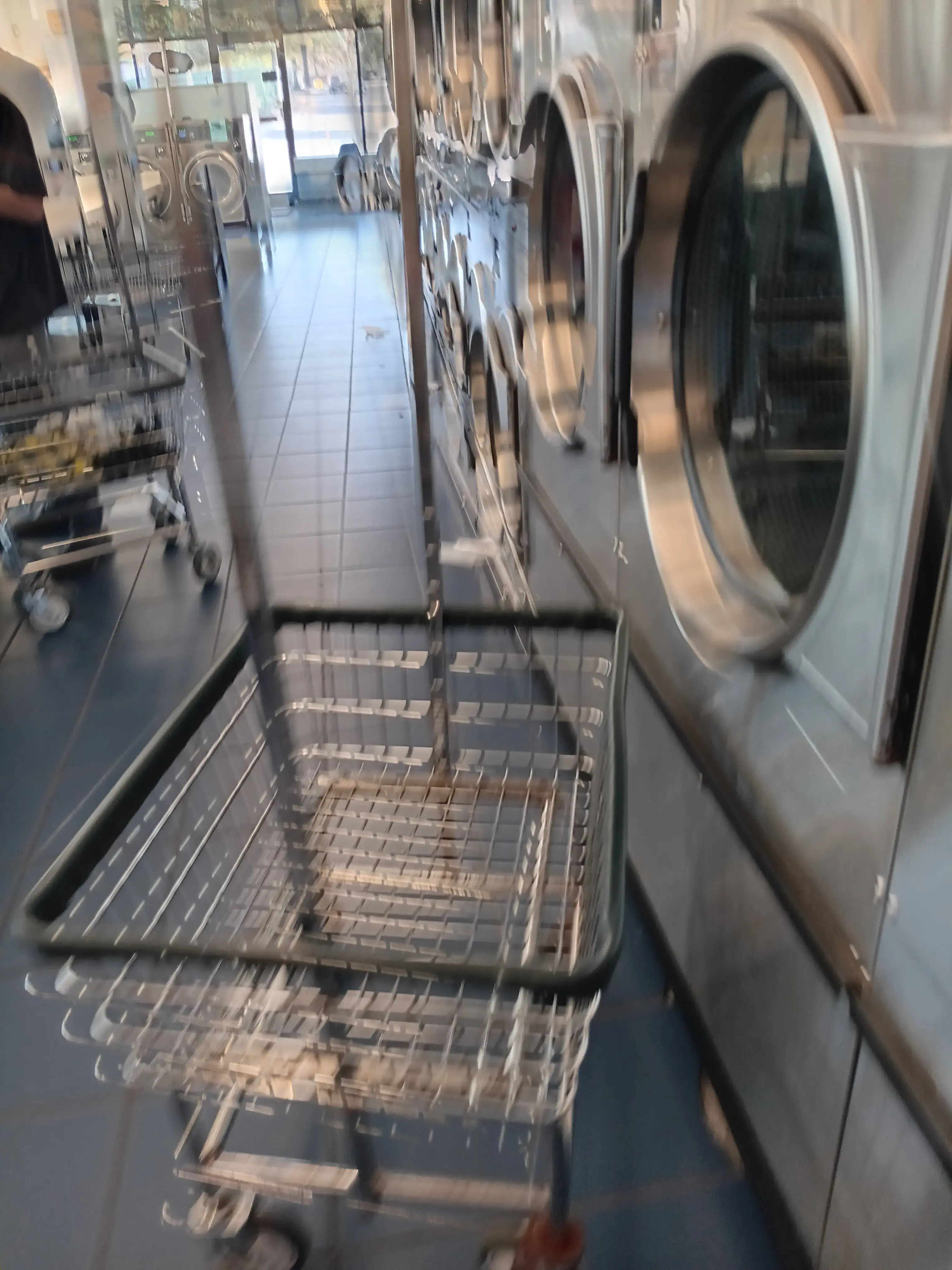 West Broad St. Laundry Land Laundromat - Image 11