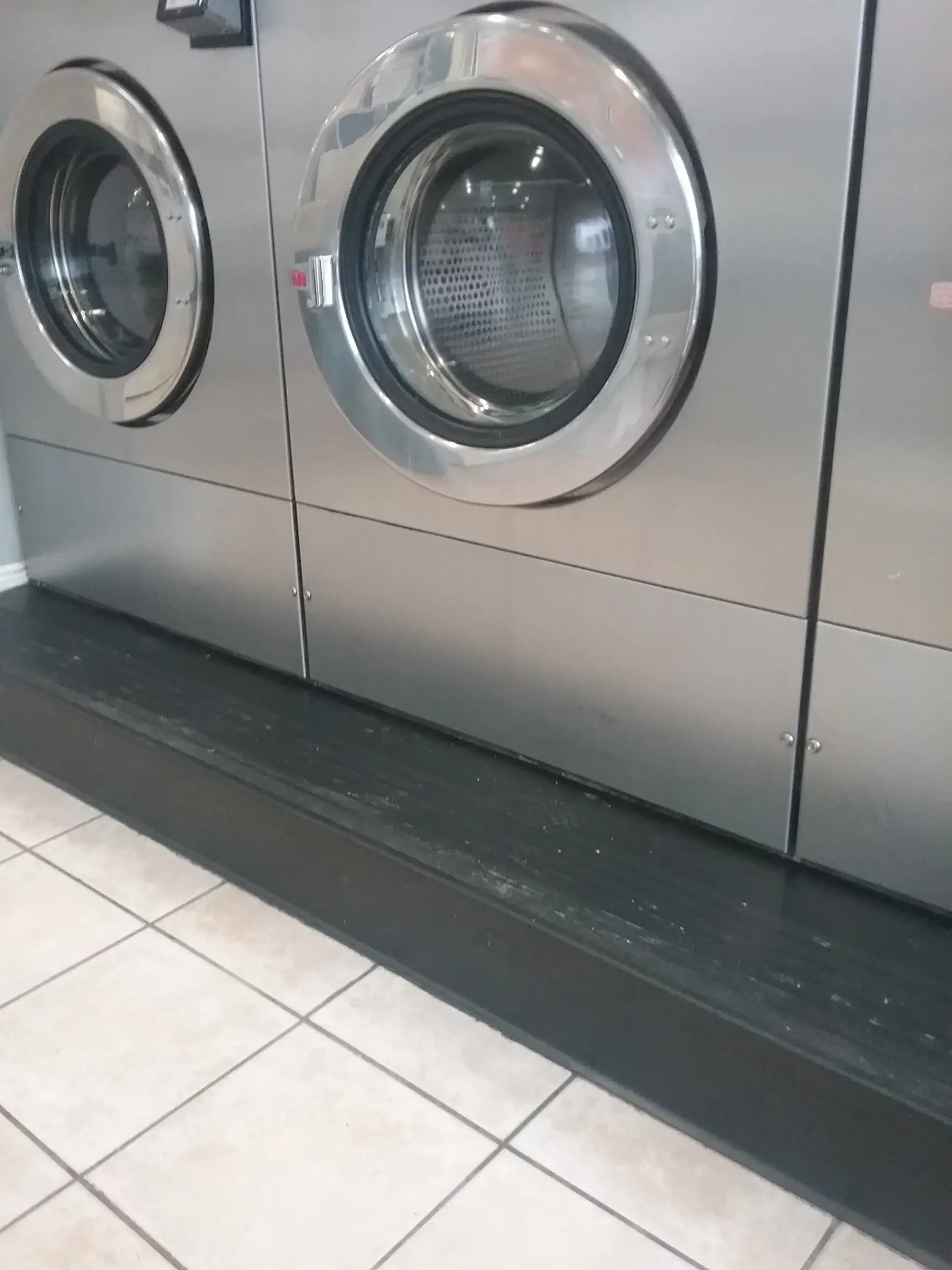 West End Laundromat - Image 20
