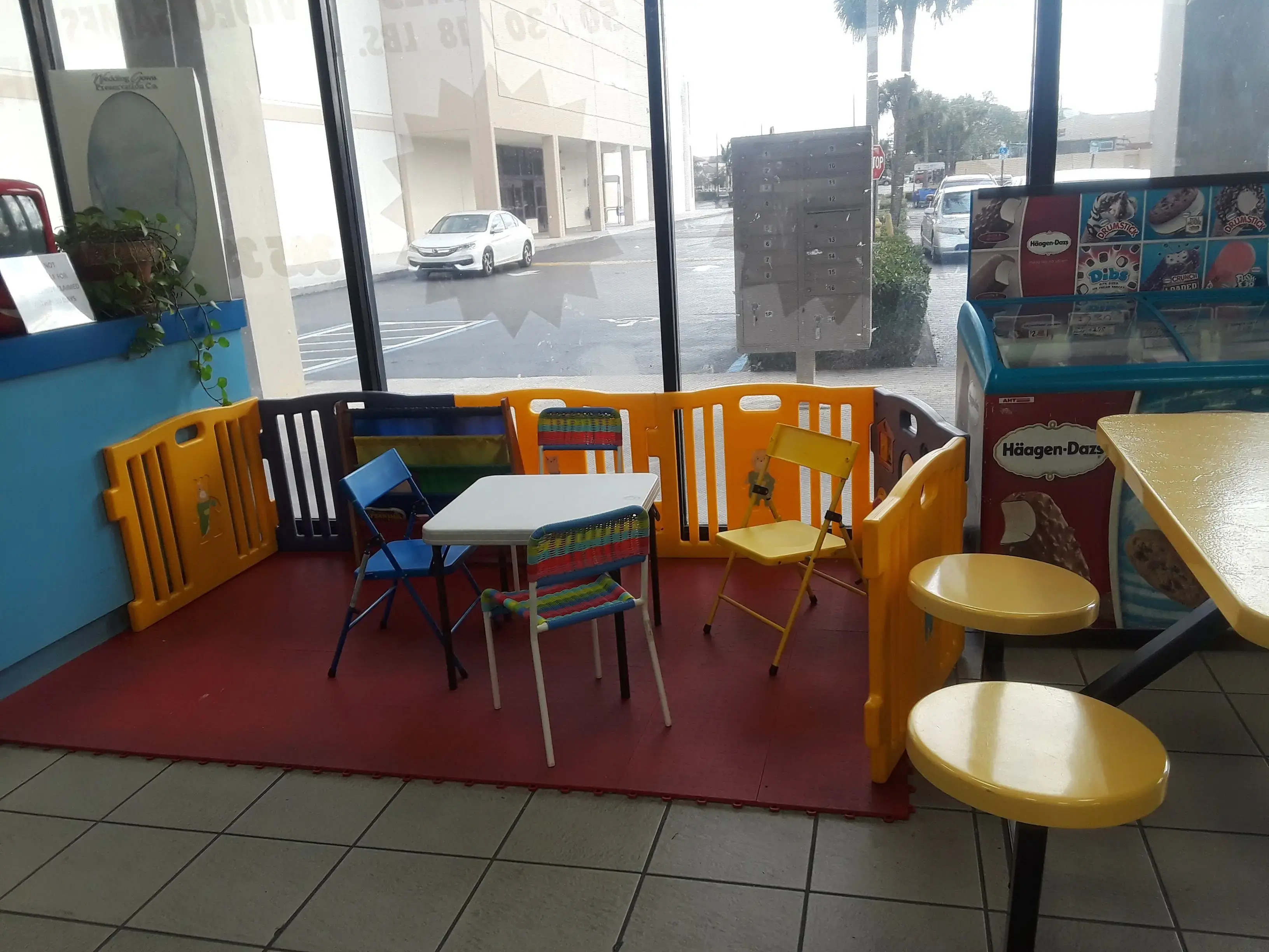 West Kendall Coin Laundry thumbnail 16