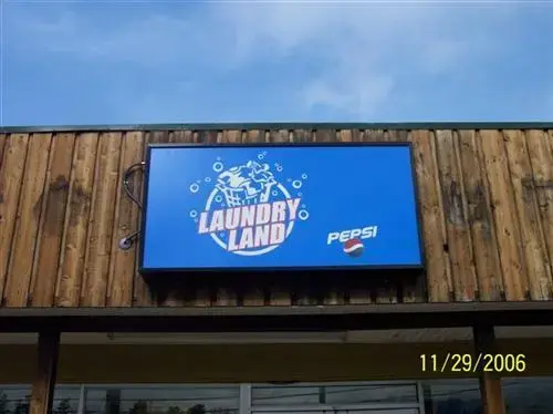 West Main Laundry Land Laundromat thumbnail 3