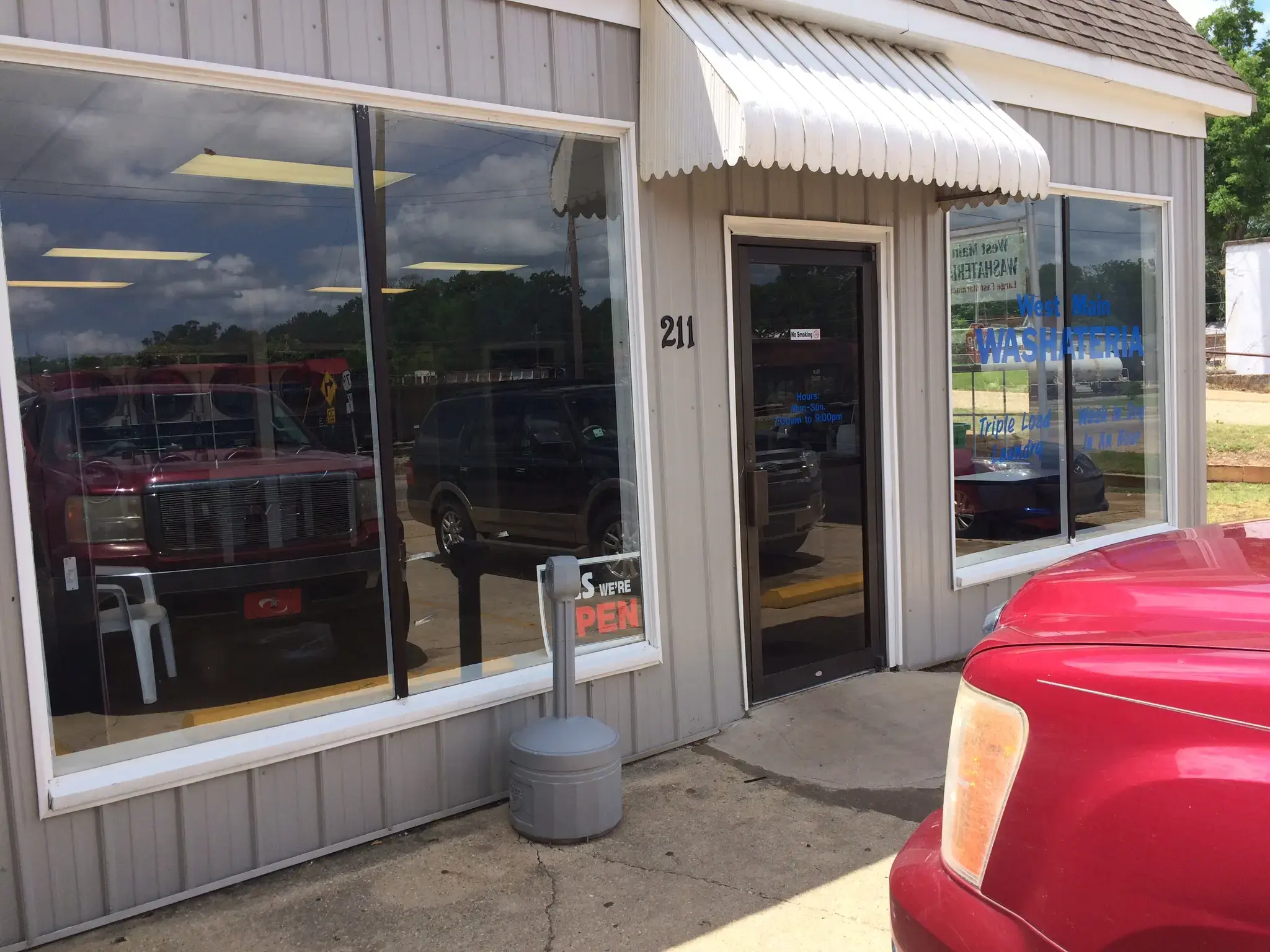 West Main Washateria - Image 2