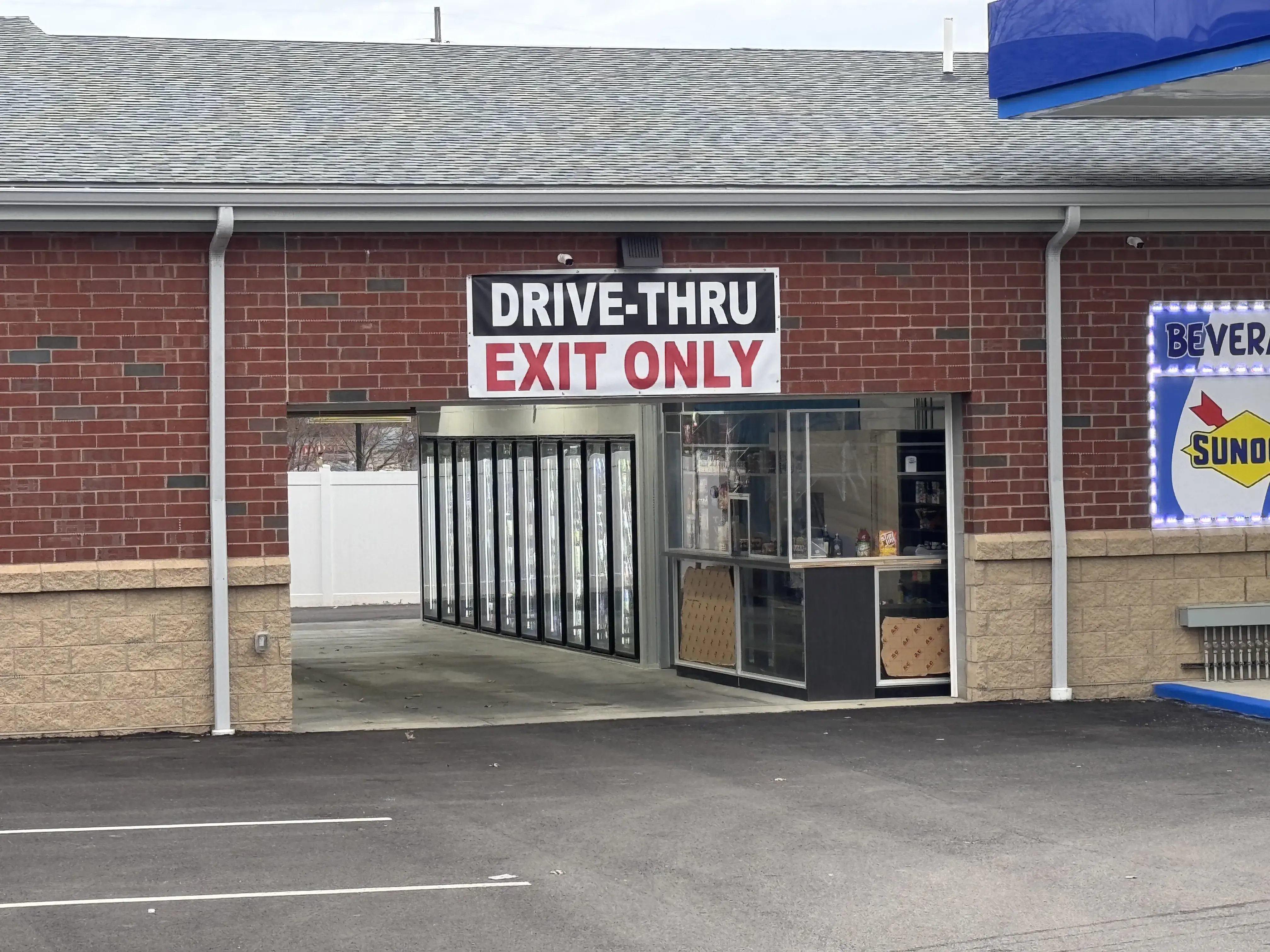 West Side Laundromat - Image 17