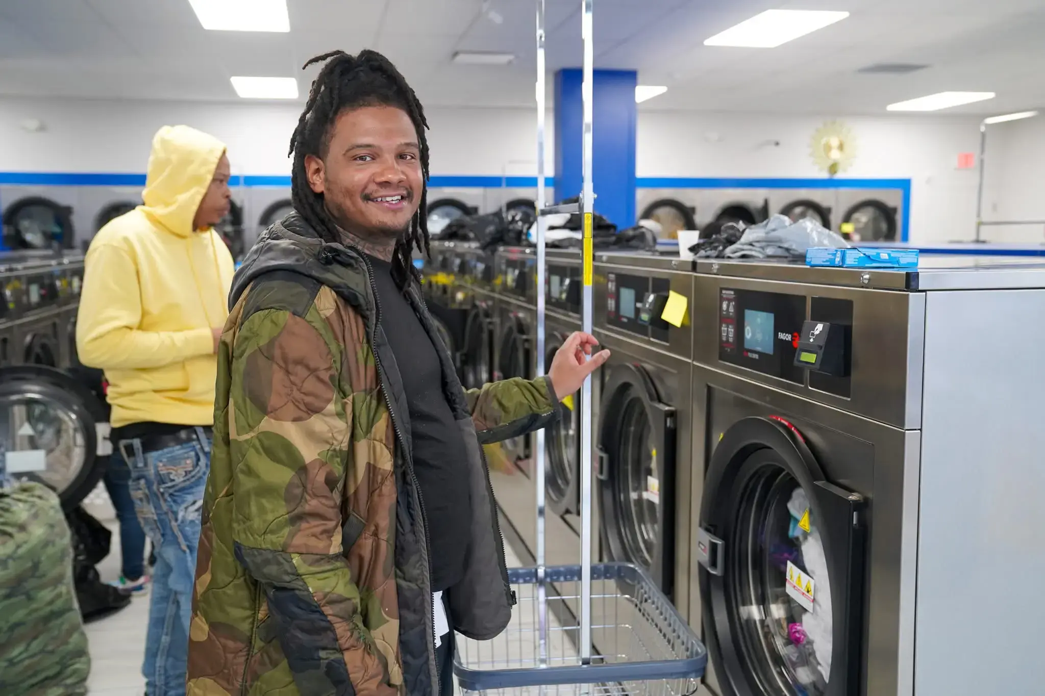 West Side Laundromat - Image 11