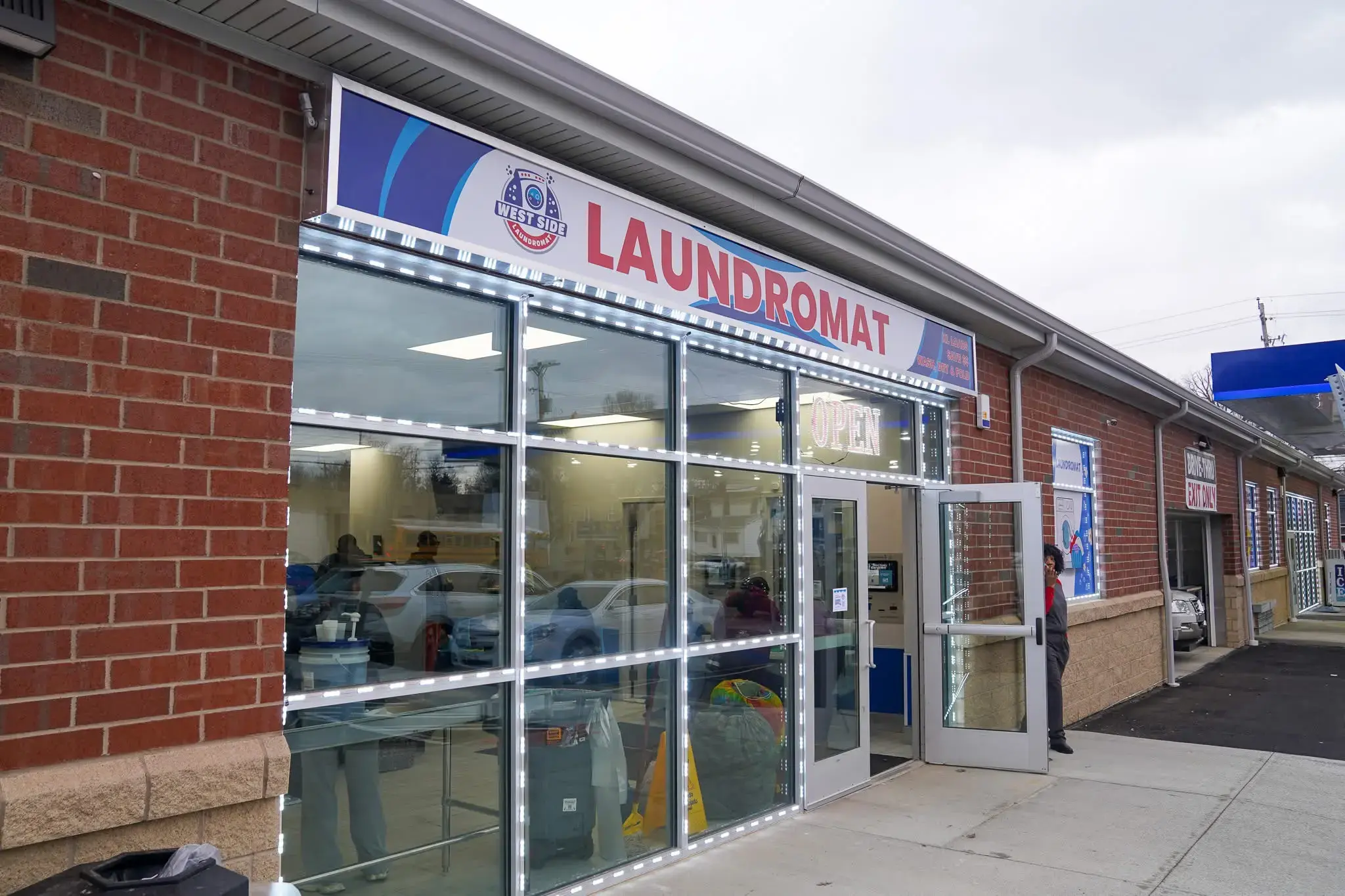 West Side Laundromat thumbnail 20