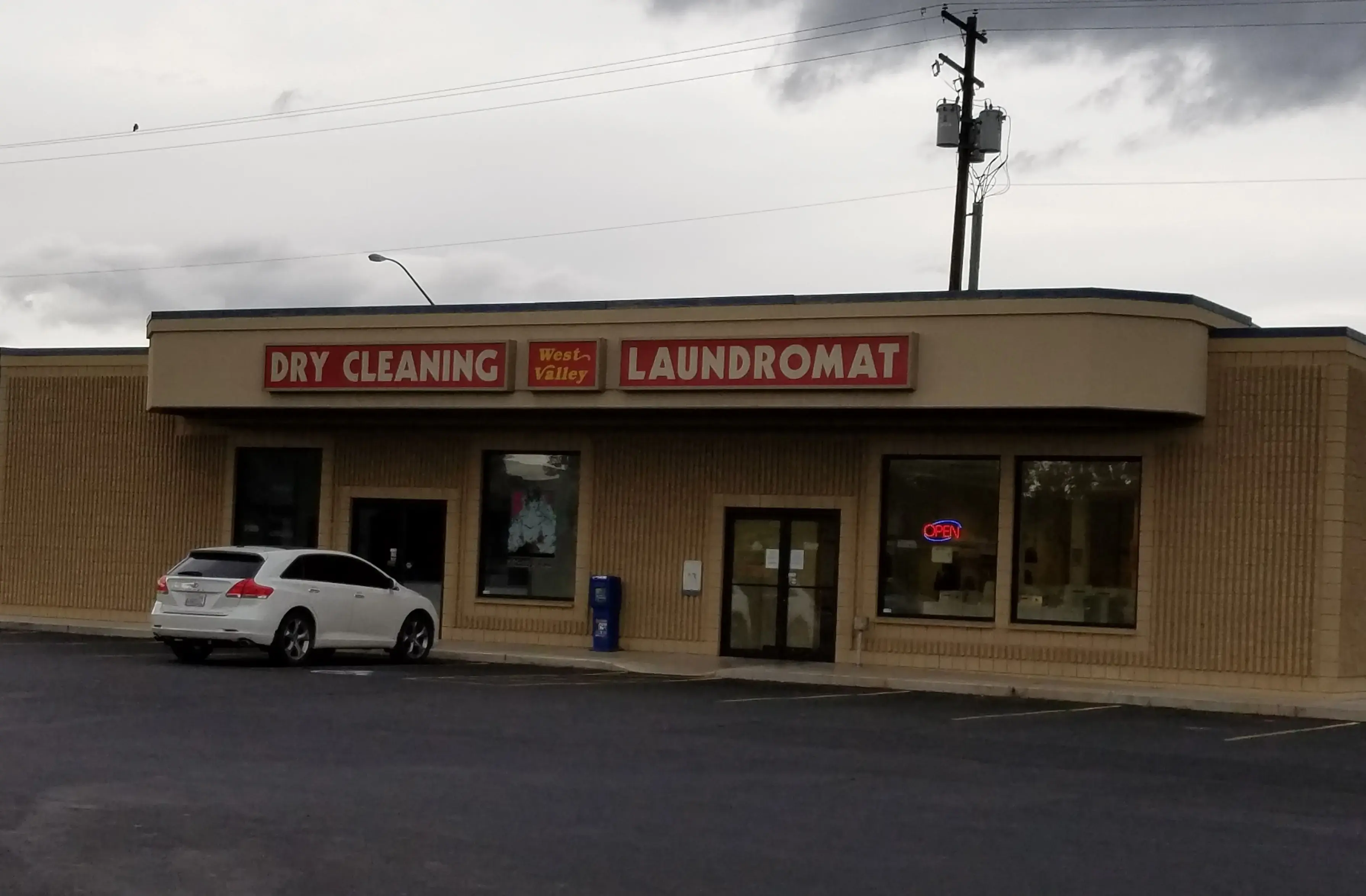 West Valley Dry Cleaners & Laundromat - Image 5