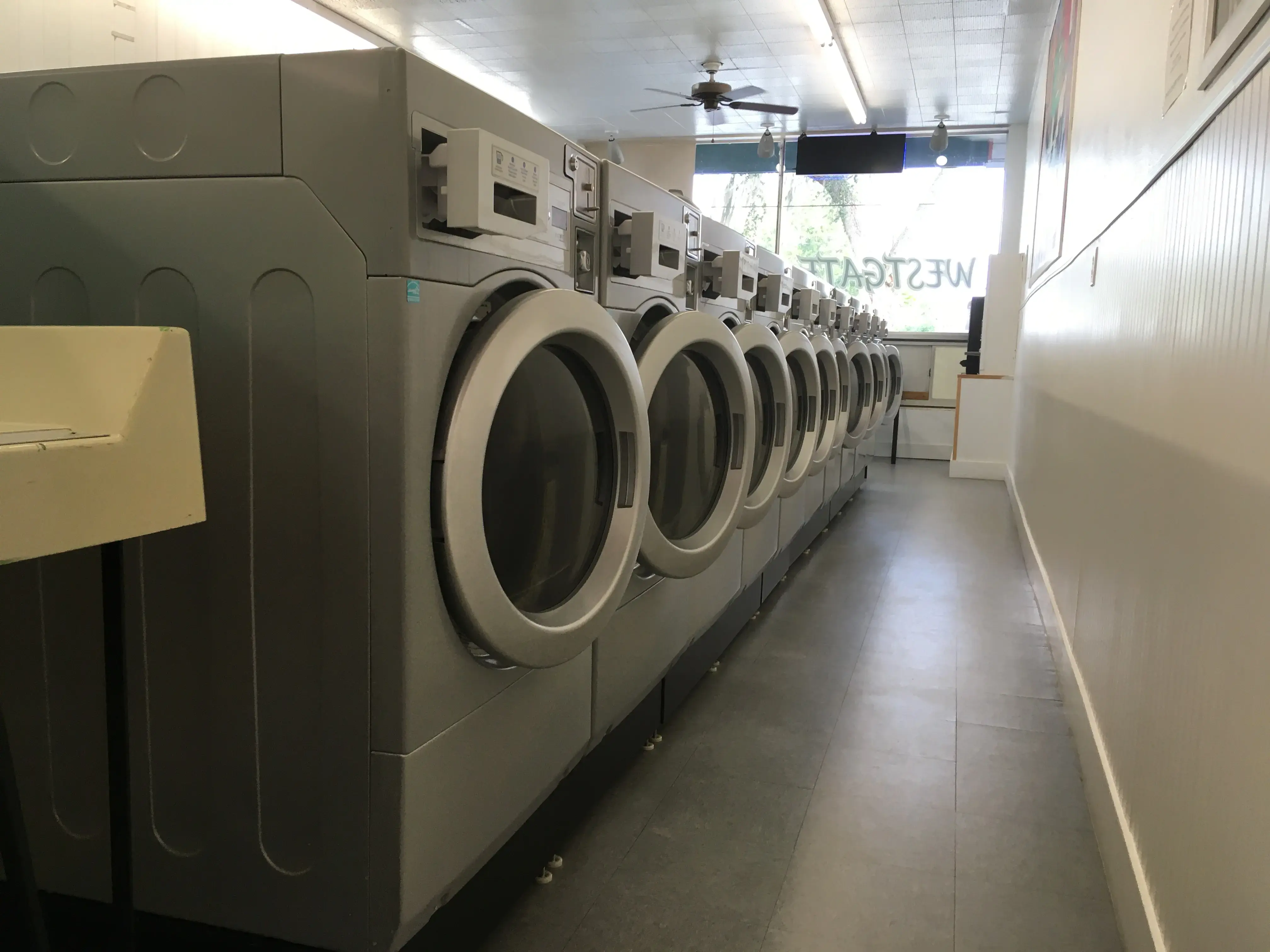 Westgate Laundromat - Image 12