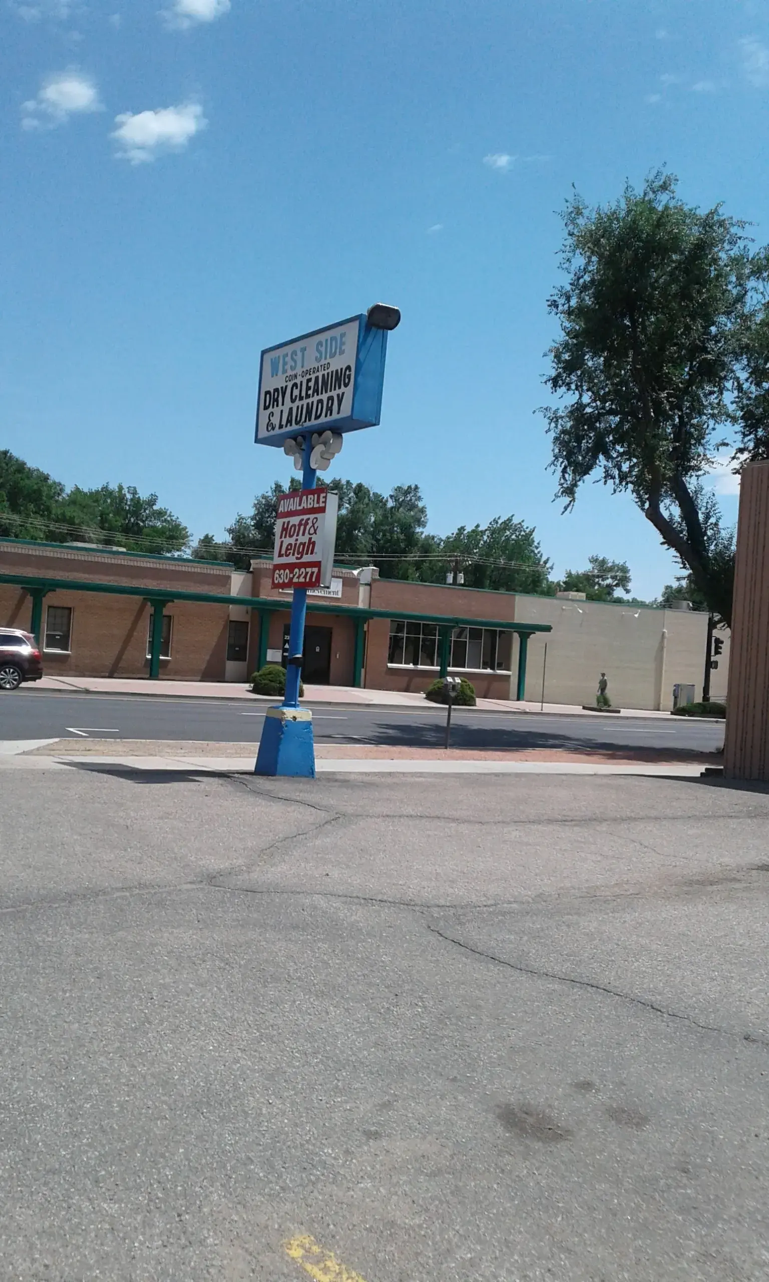 Westside Coin Laundry Drop Off & Fold Services thumbnail 4