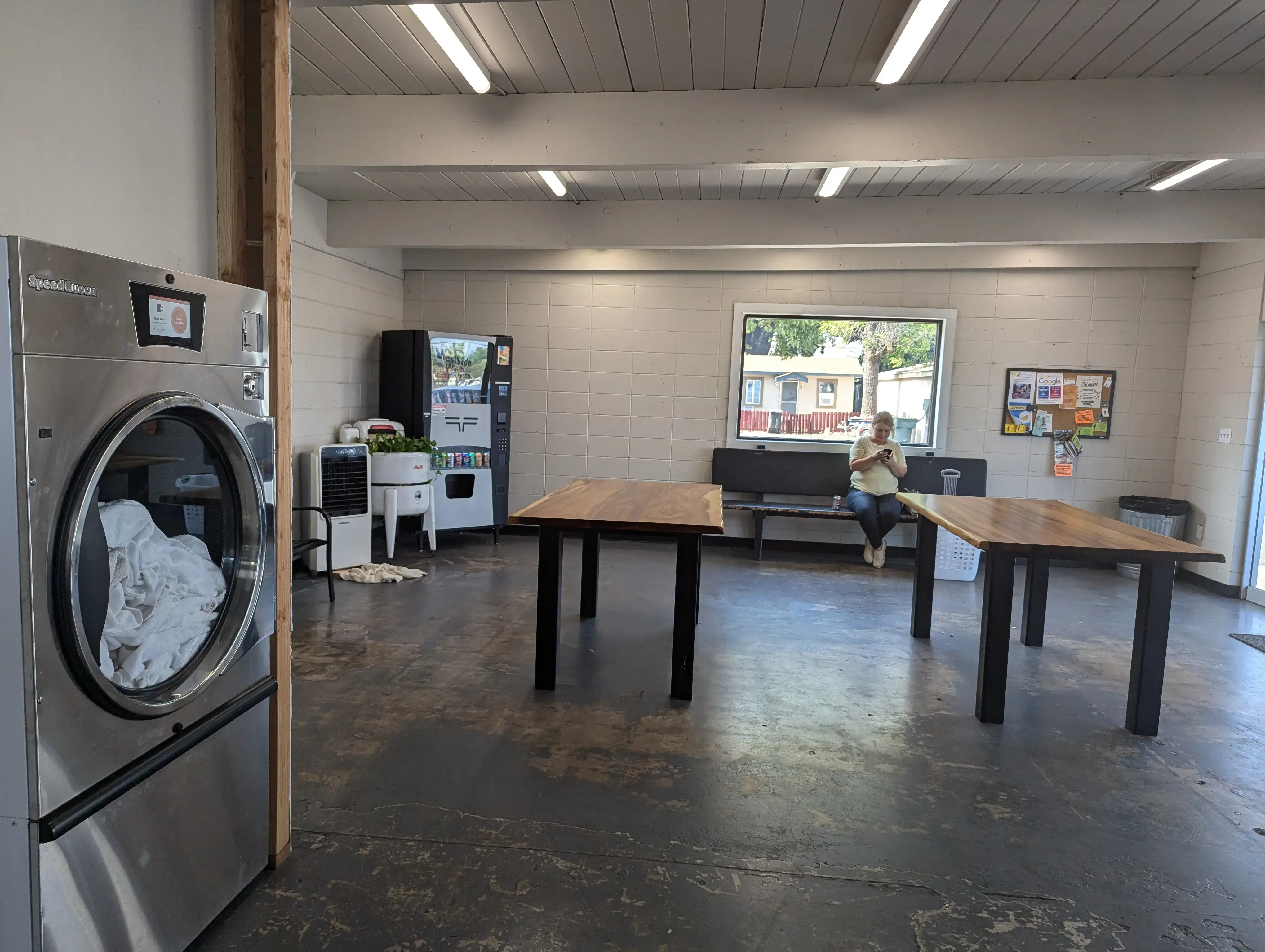Westside Wash Laundromat - Image 18