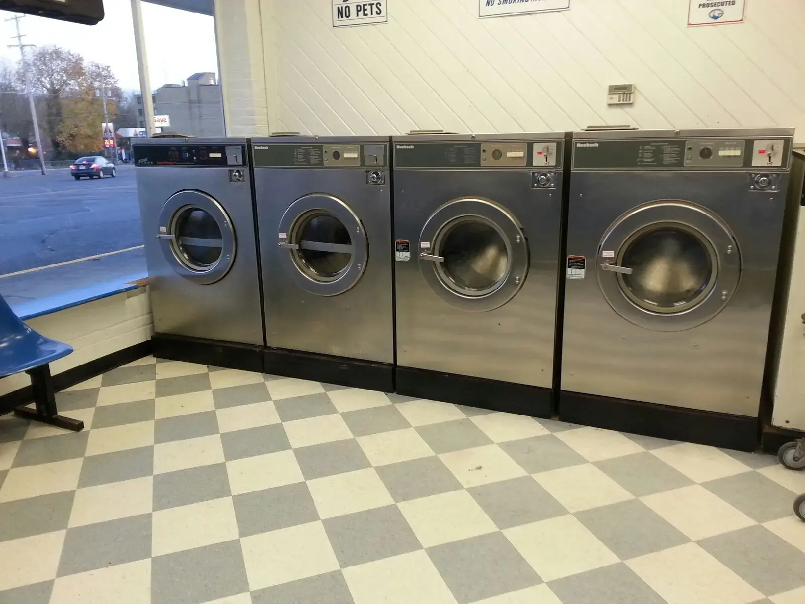Whale of a Wash Laundromat thumbnail 19
