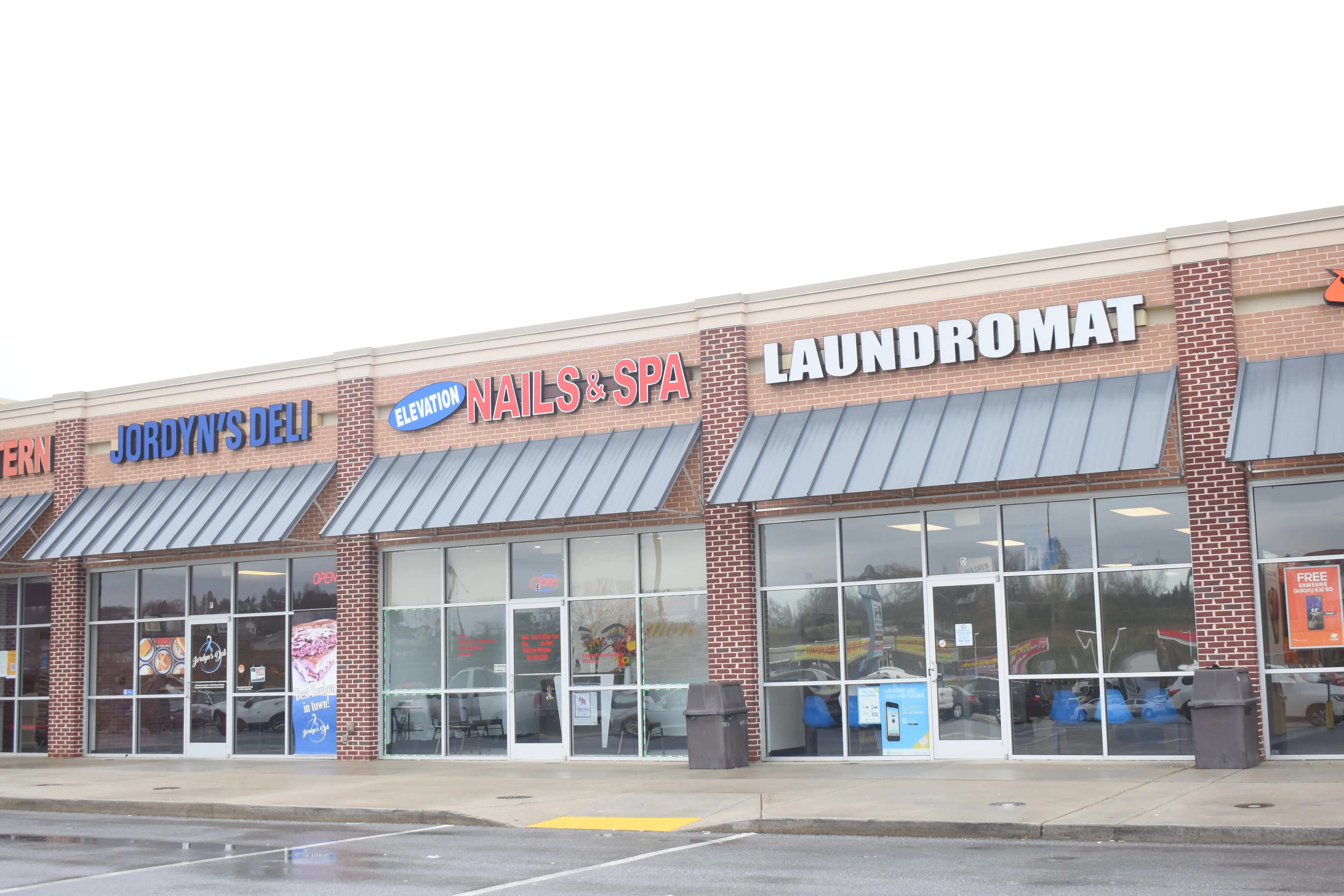 Whale of a Wash Laundromat - Image 17