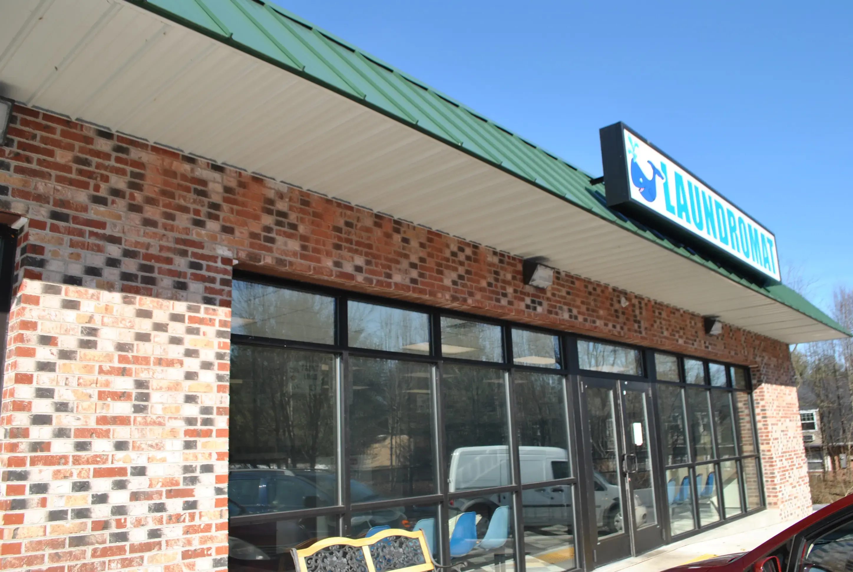 Whale of a Wash Laundromat - Image 4