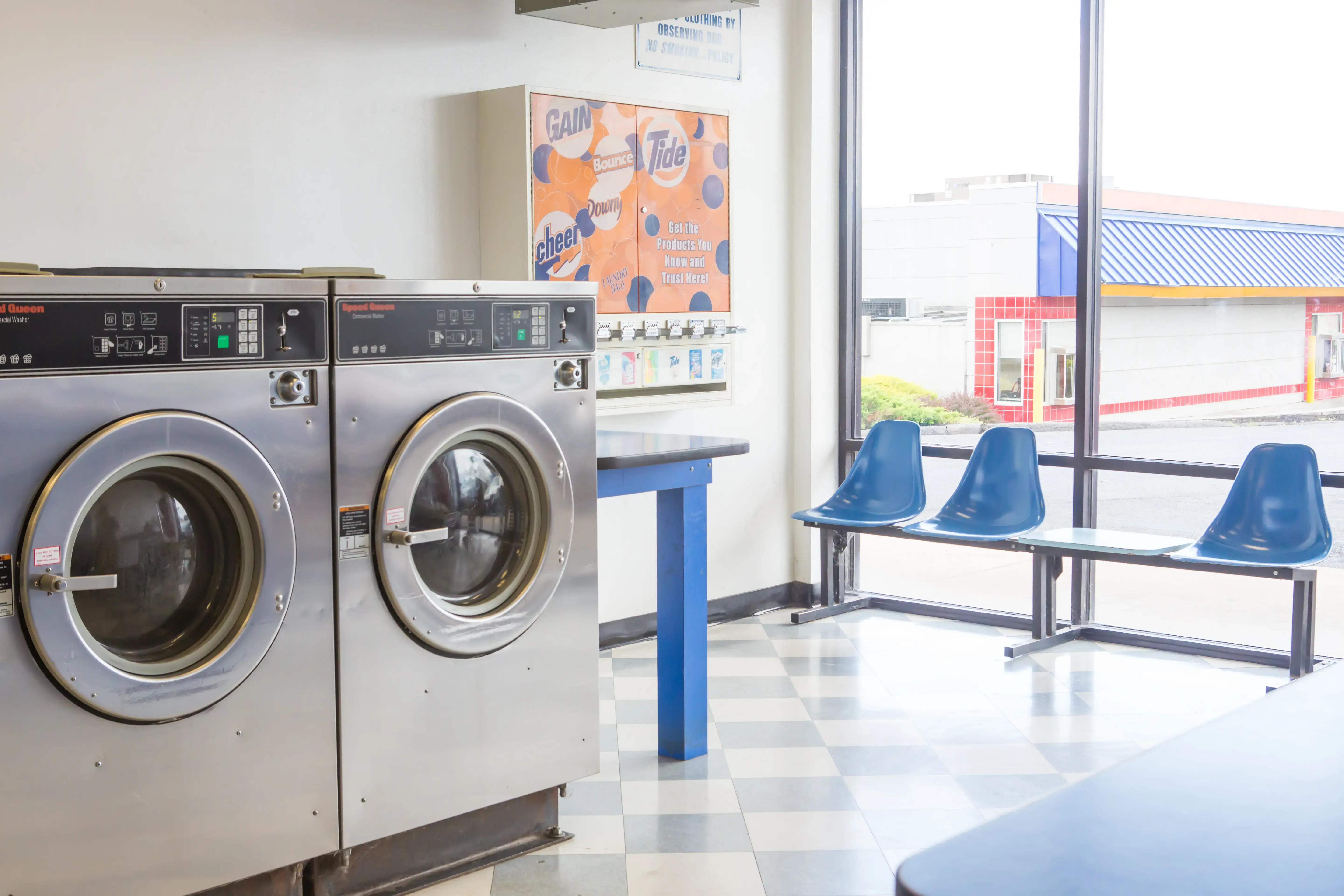 Whale of a Wash Laundromat thumbnail 15