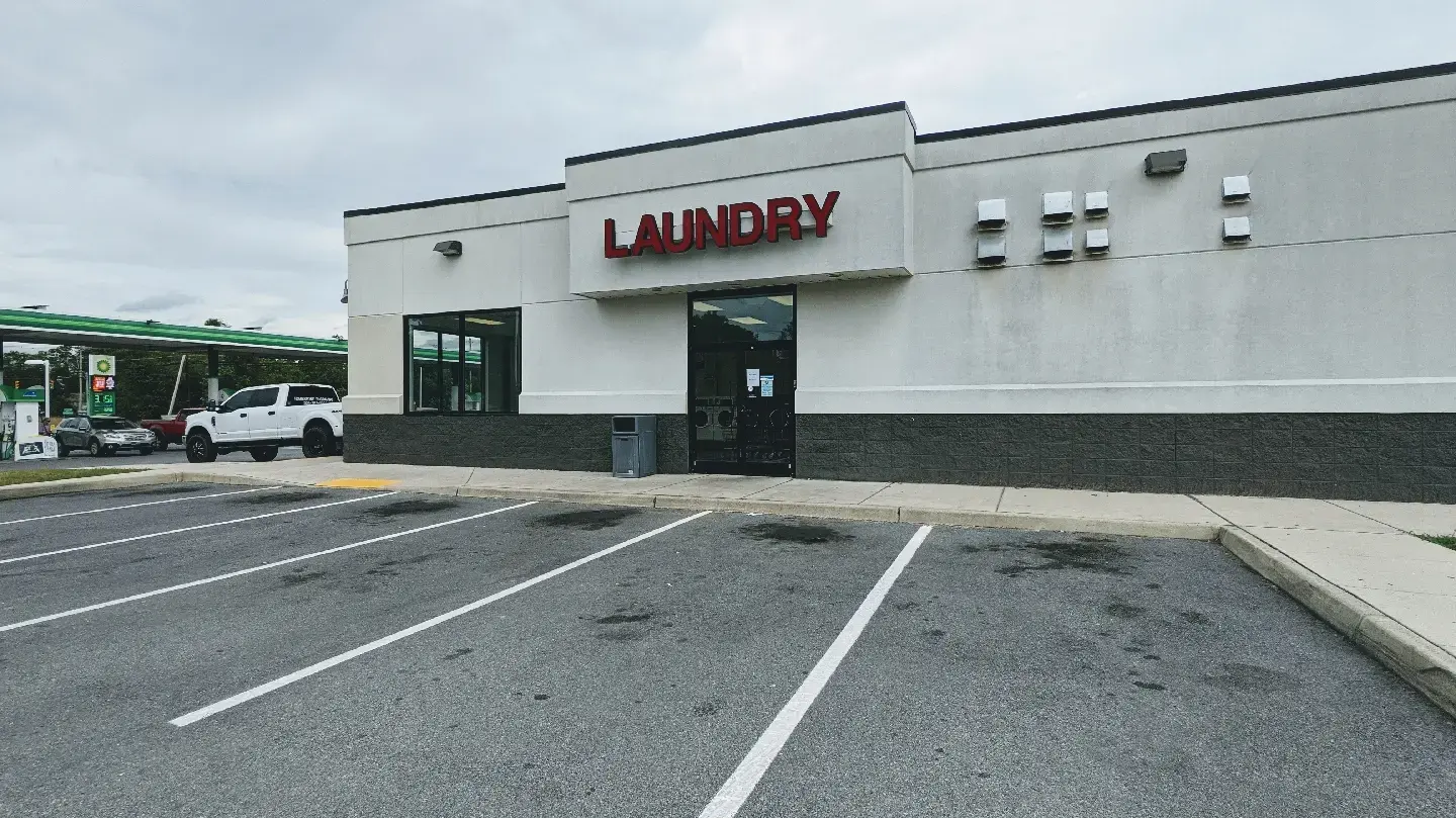 Whale of a Wash Laundromat thumbnail 7