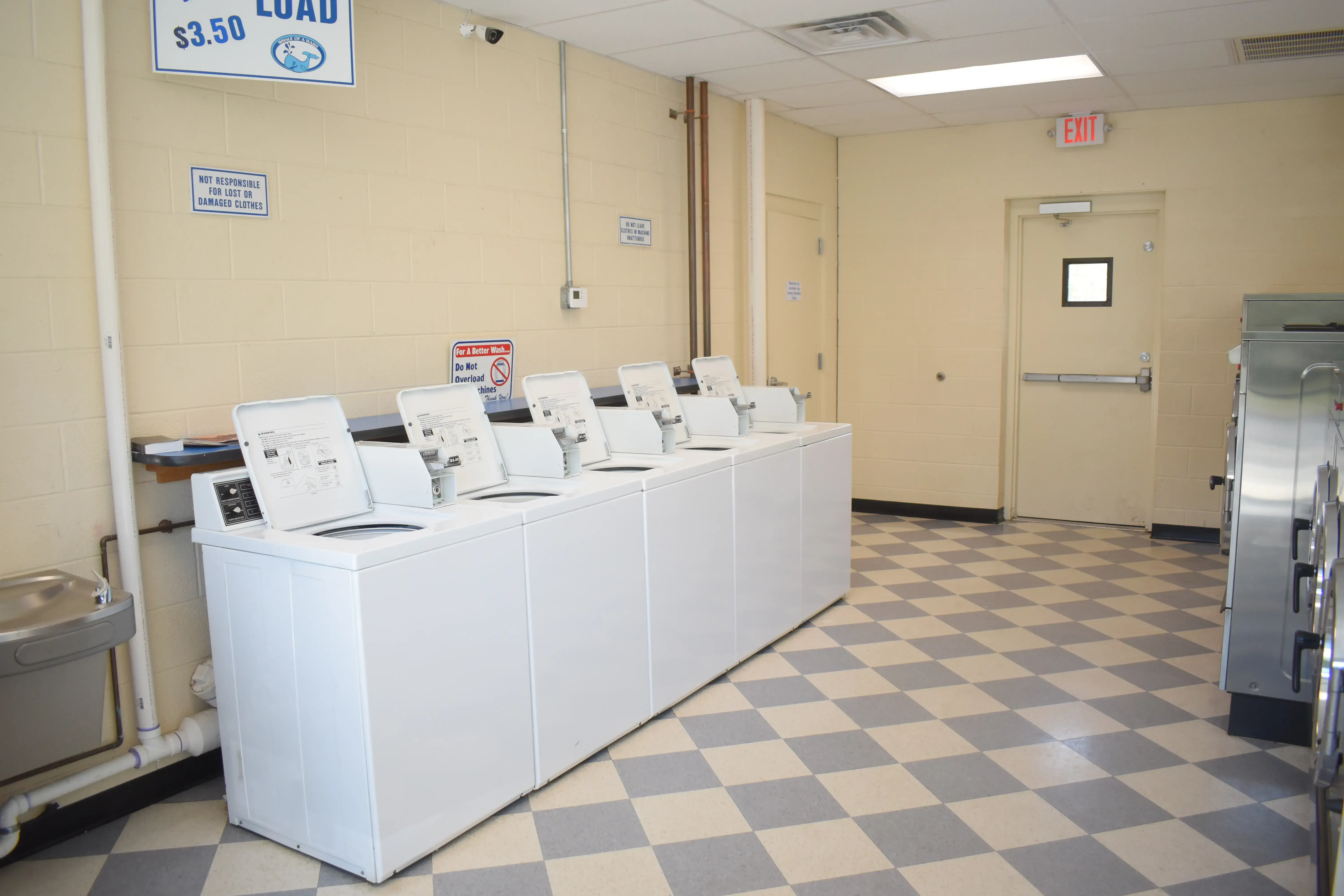 Whale of a Wash Laundromat thumbnail 13