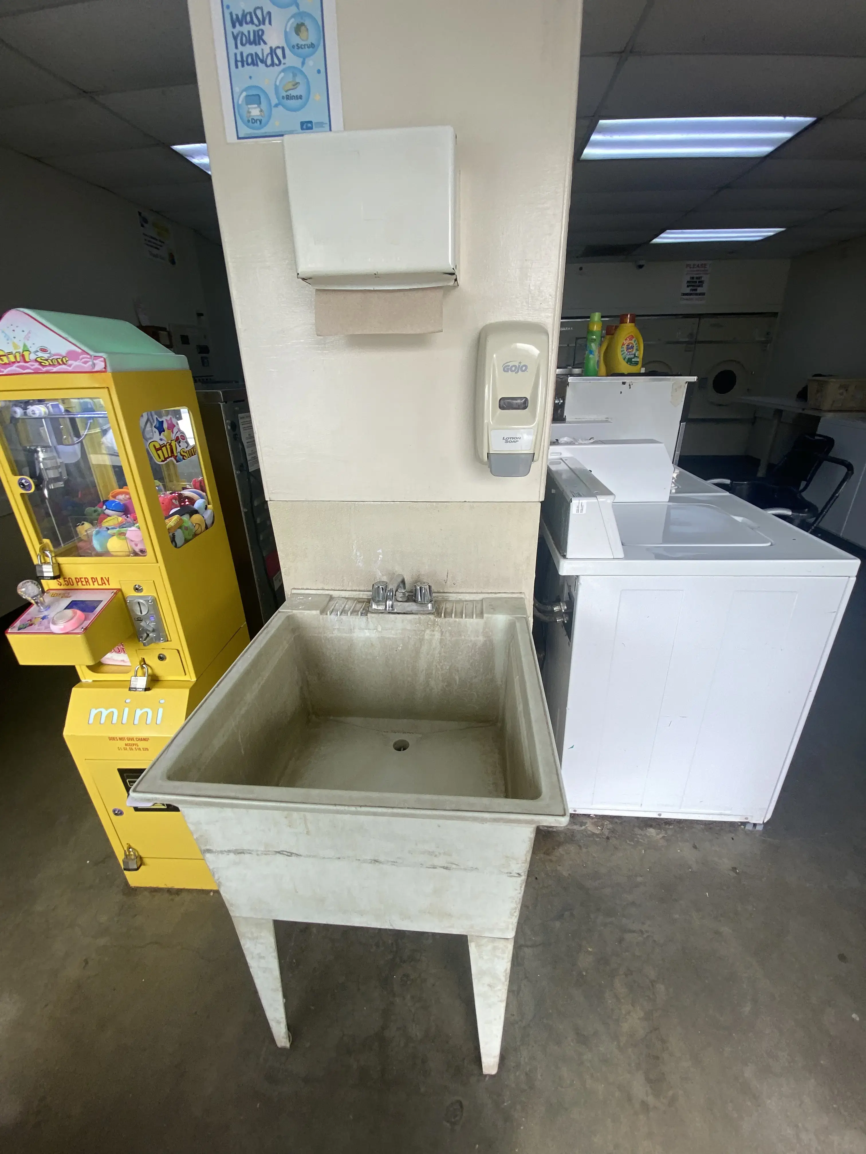 Wheatland Laundromat - Image 5