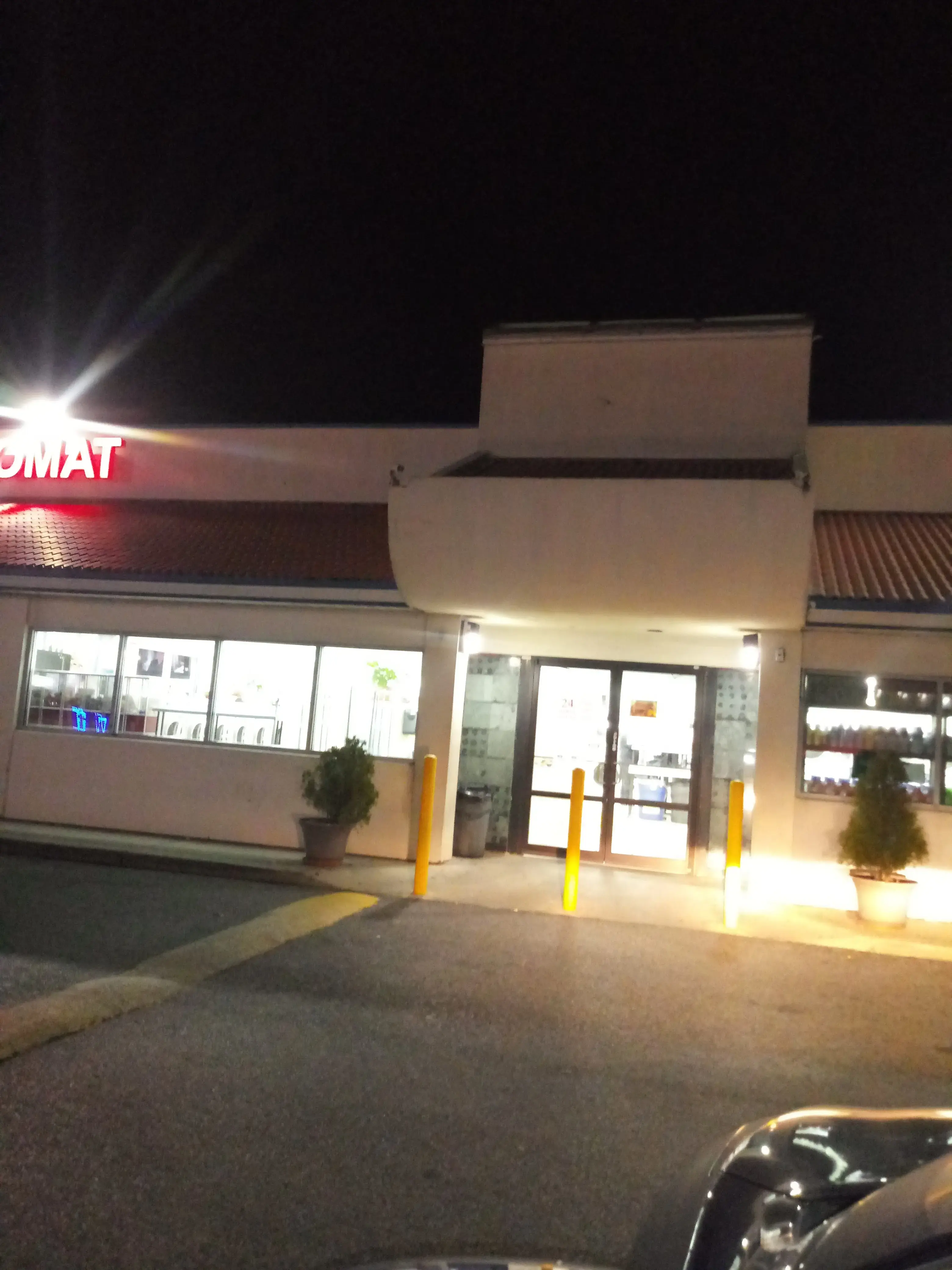 Wheaton Laundromat thumbnail 11