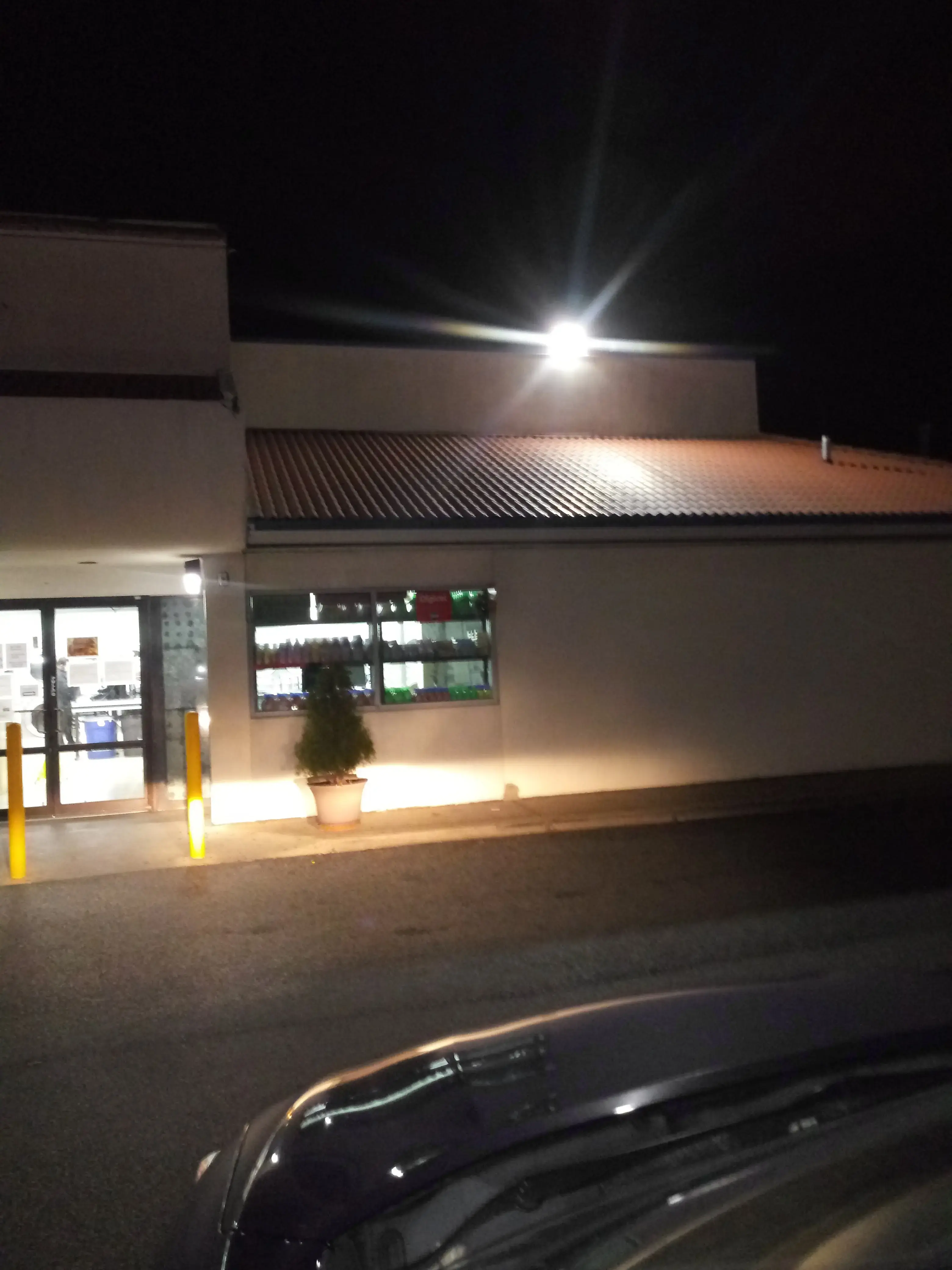 Wheaton Laundromat - Image 12