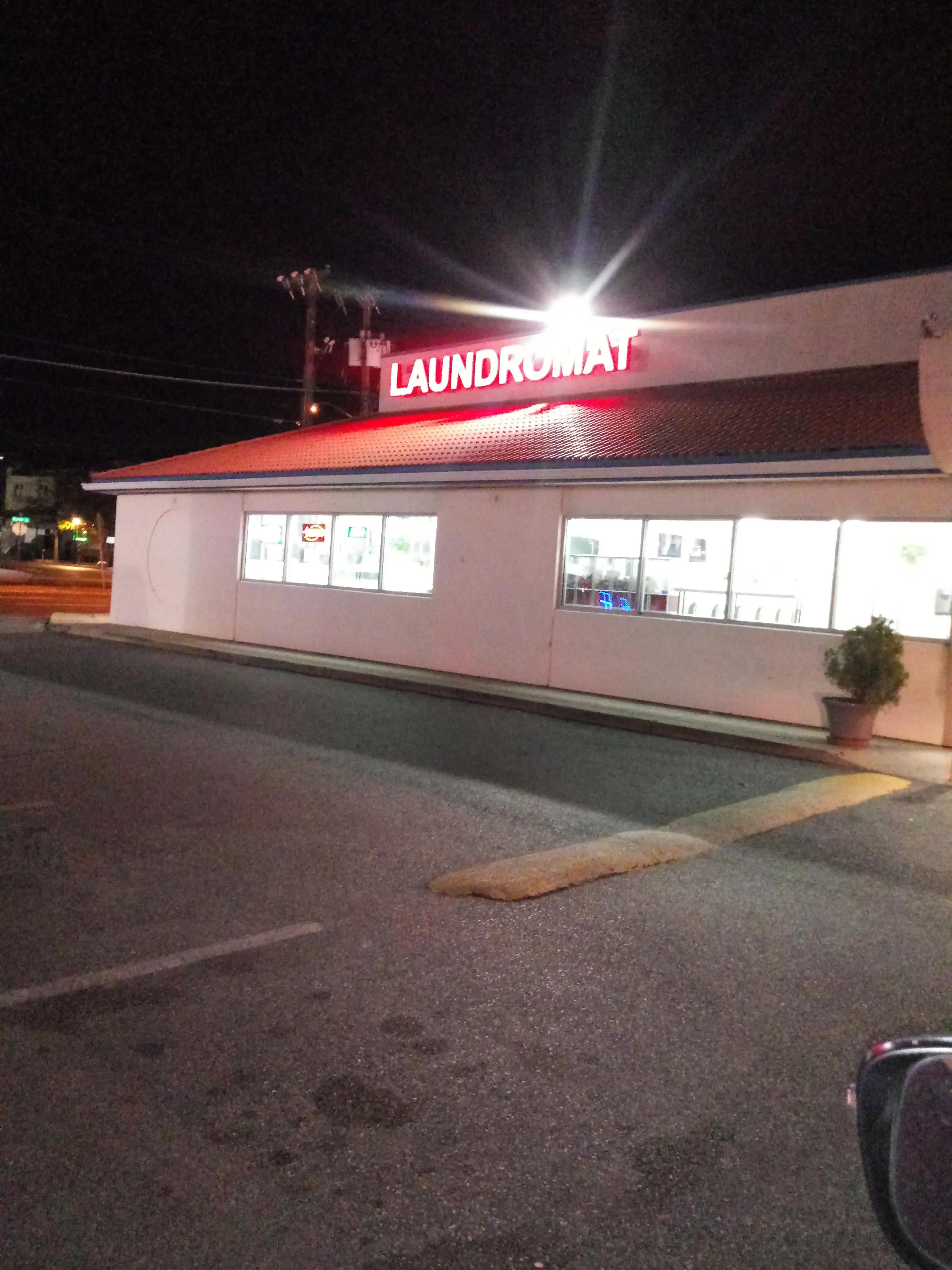 Wheaton Laundromat - Image 7