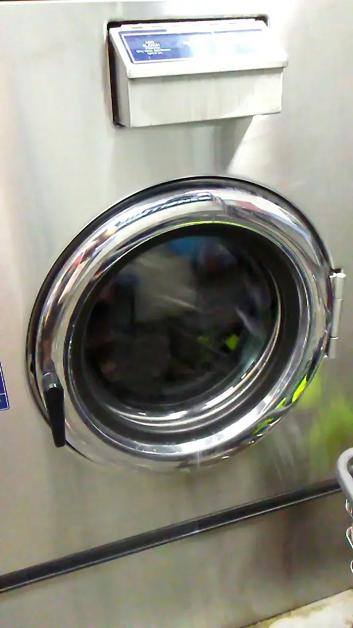 Wheeler Street Coin Laundry - Image 11