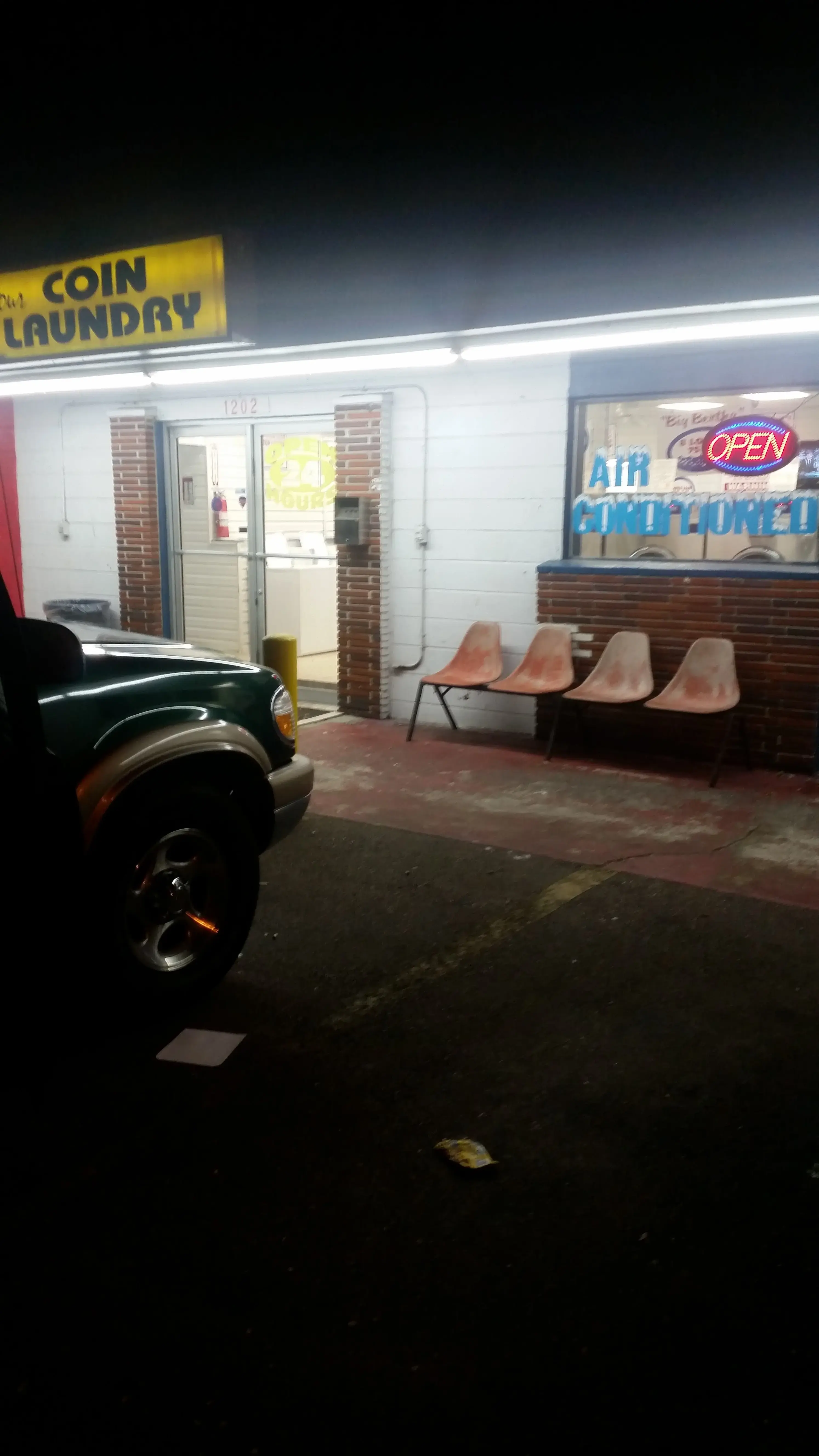 Wheeler Street Coin Laundry - Image 13