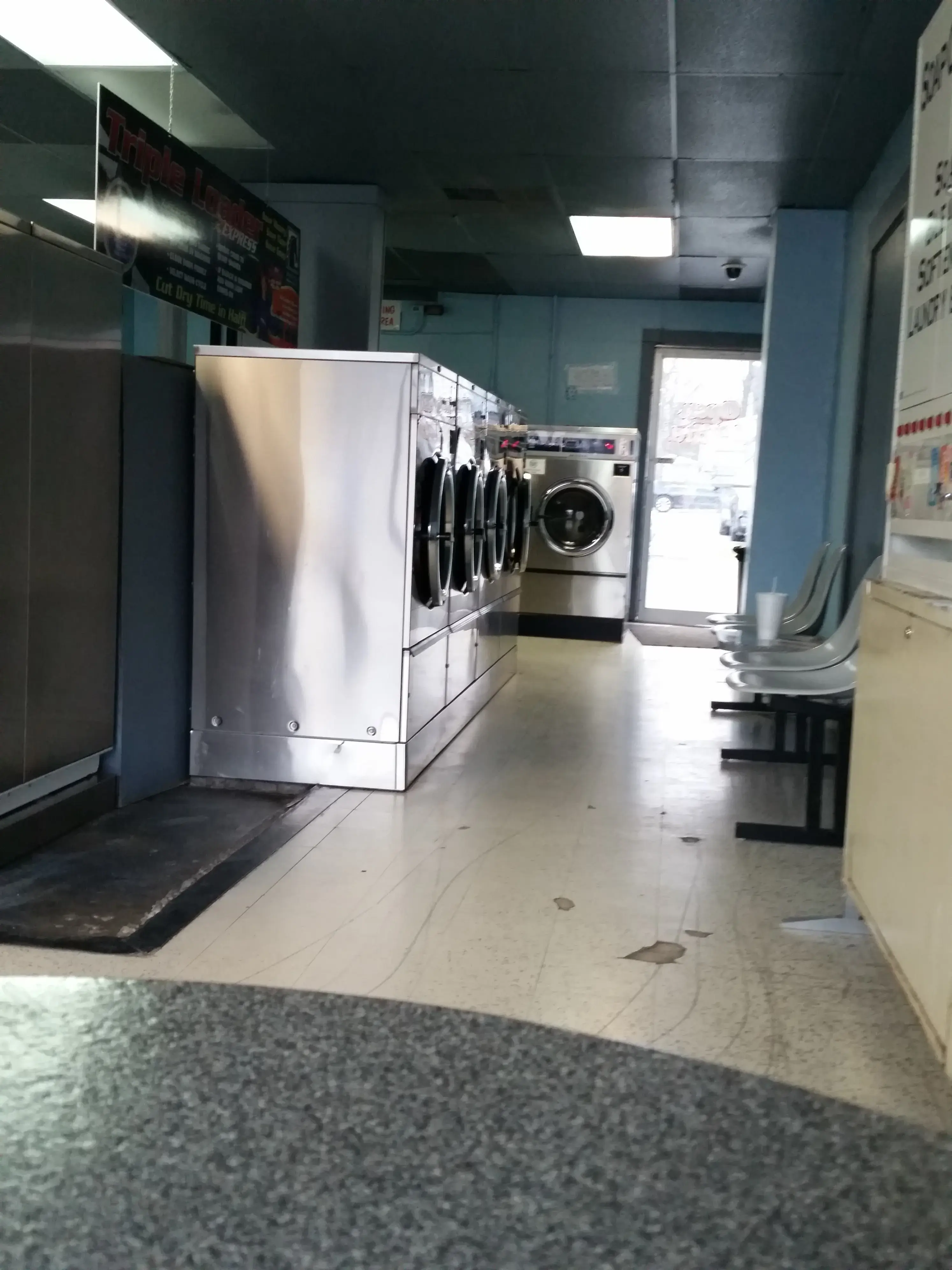 White Spot Coin Laundry - Image 14