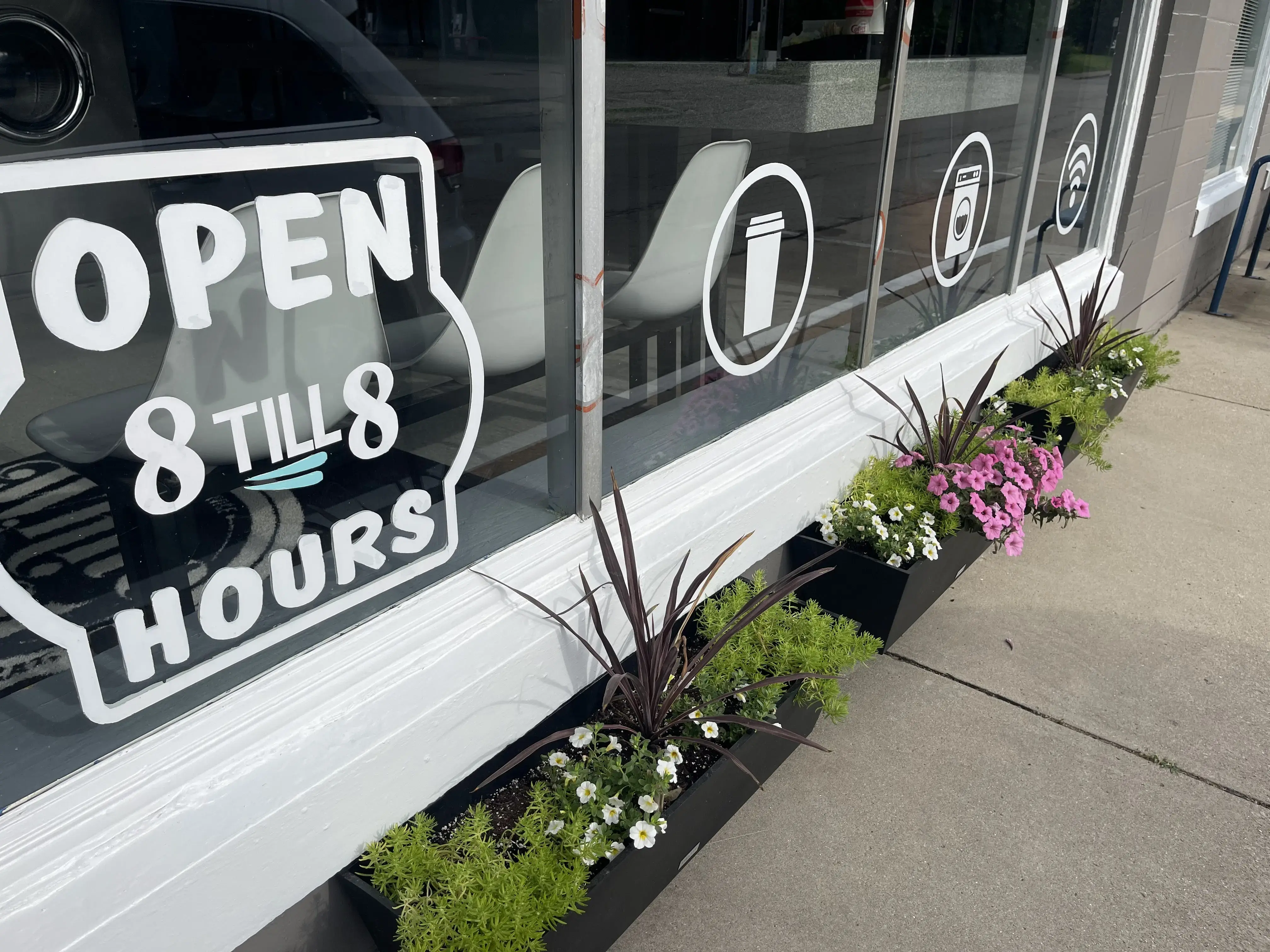 White Spot Coin Laundry - Image 17