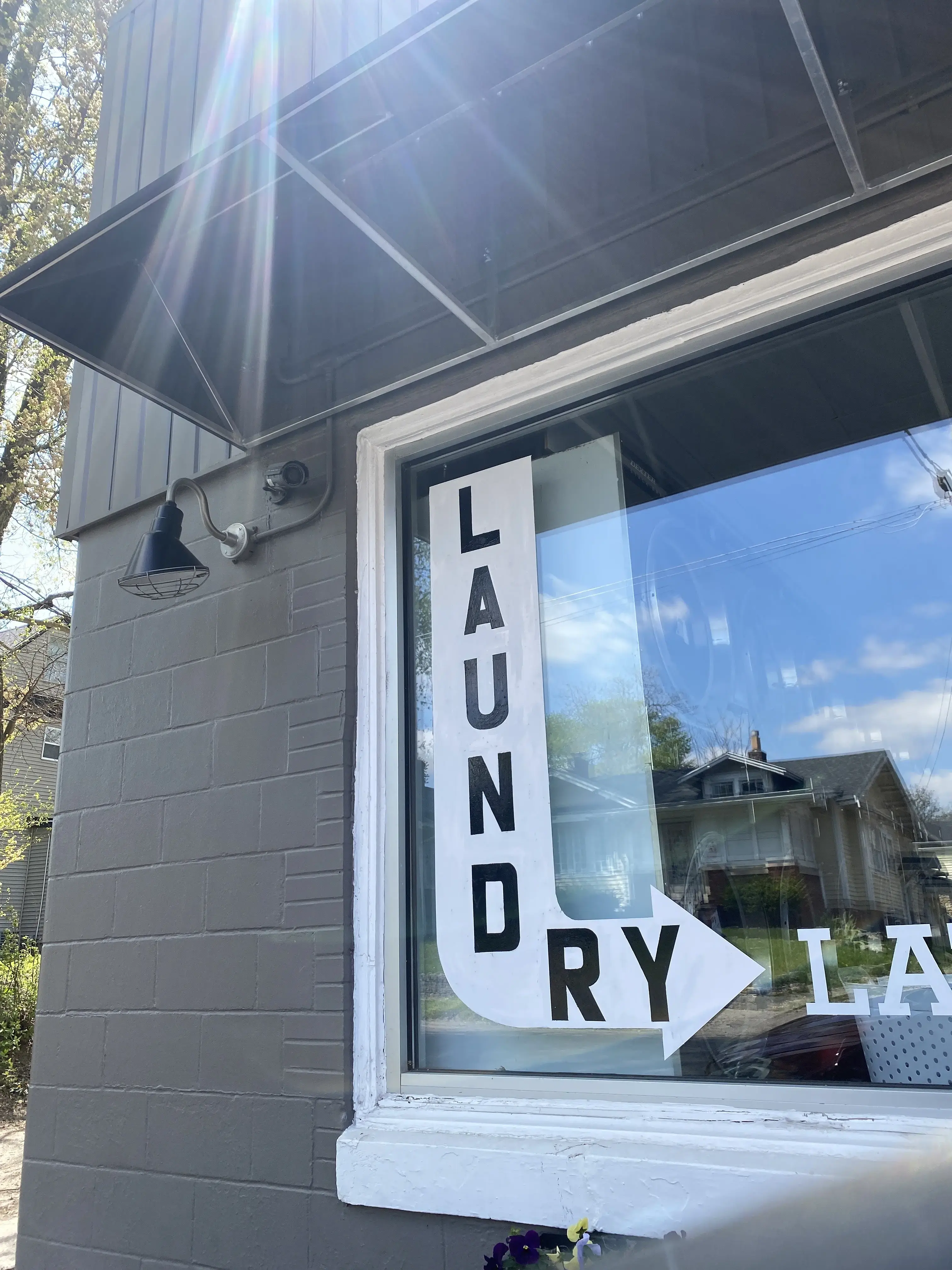 White Spot Coin Laundry thumbnail 9